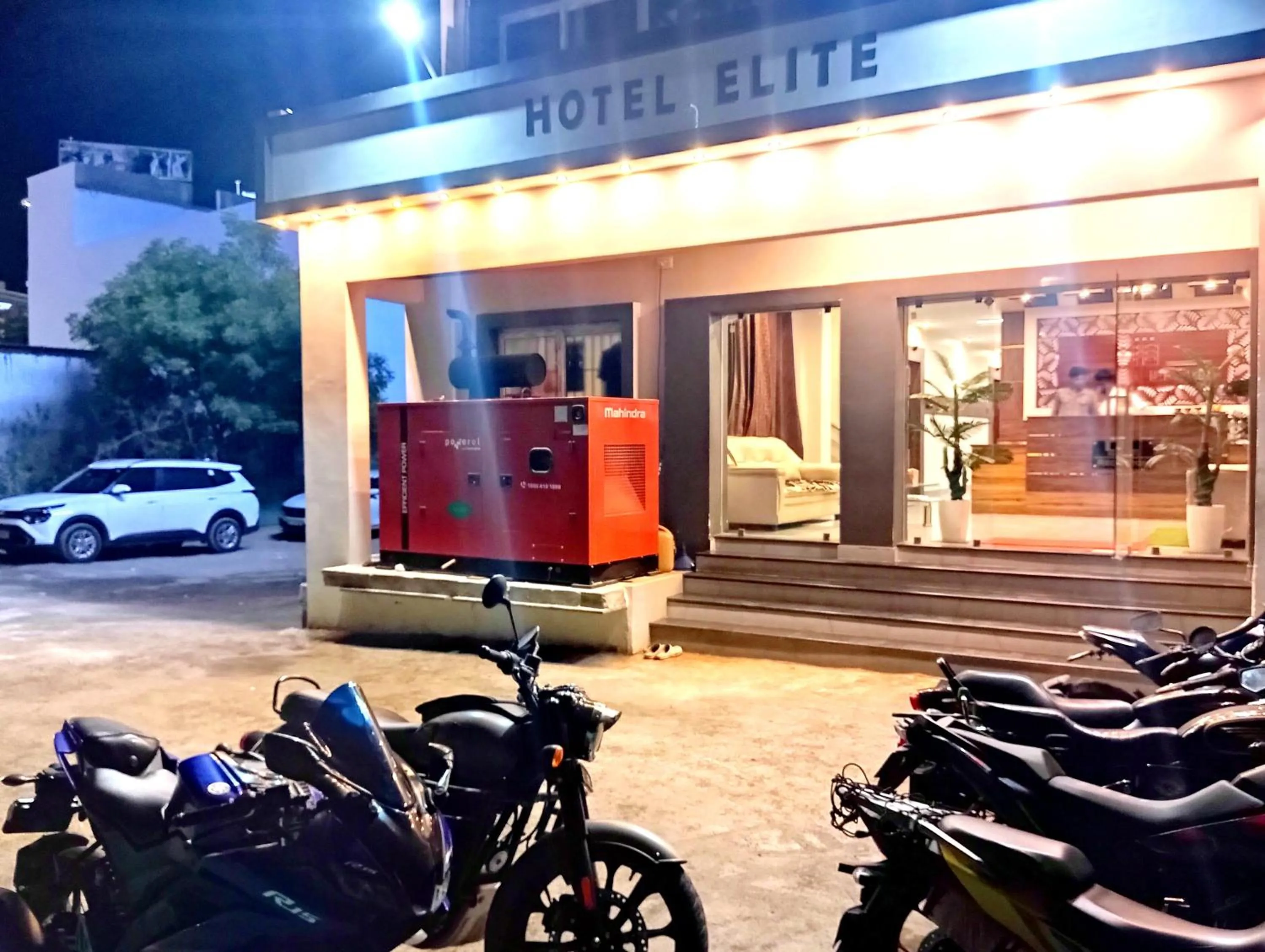 Facade/entrance in HOTEL ELITE
