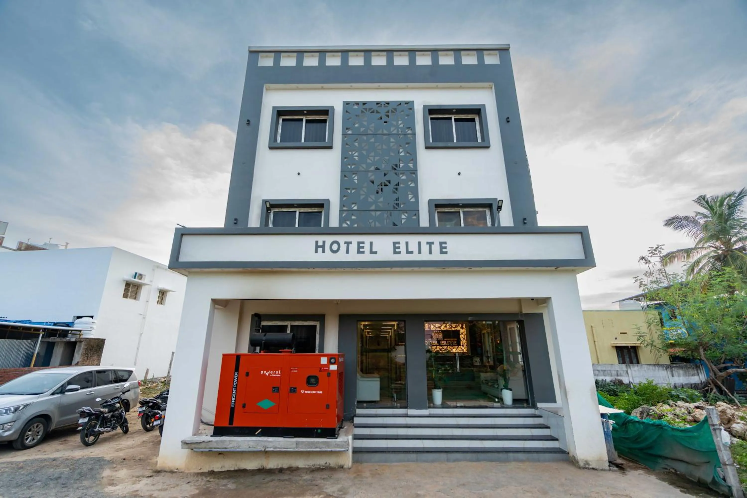 Facade/entrance in HOTEL ELITE