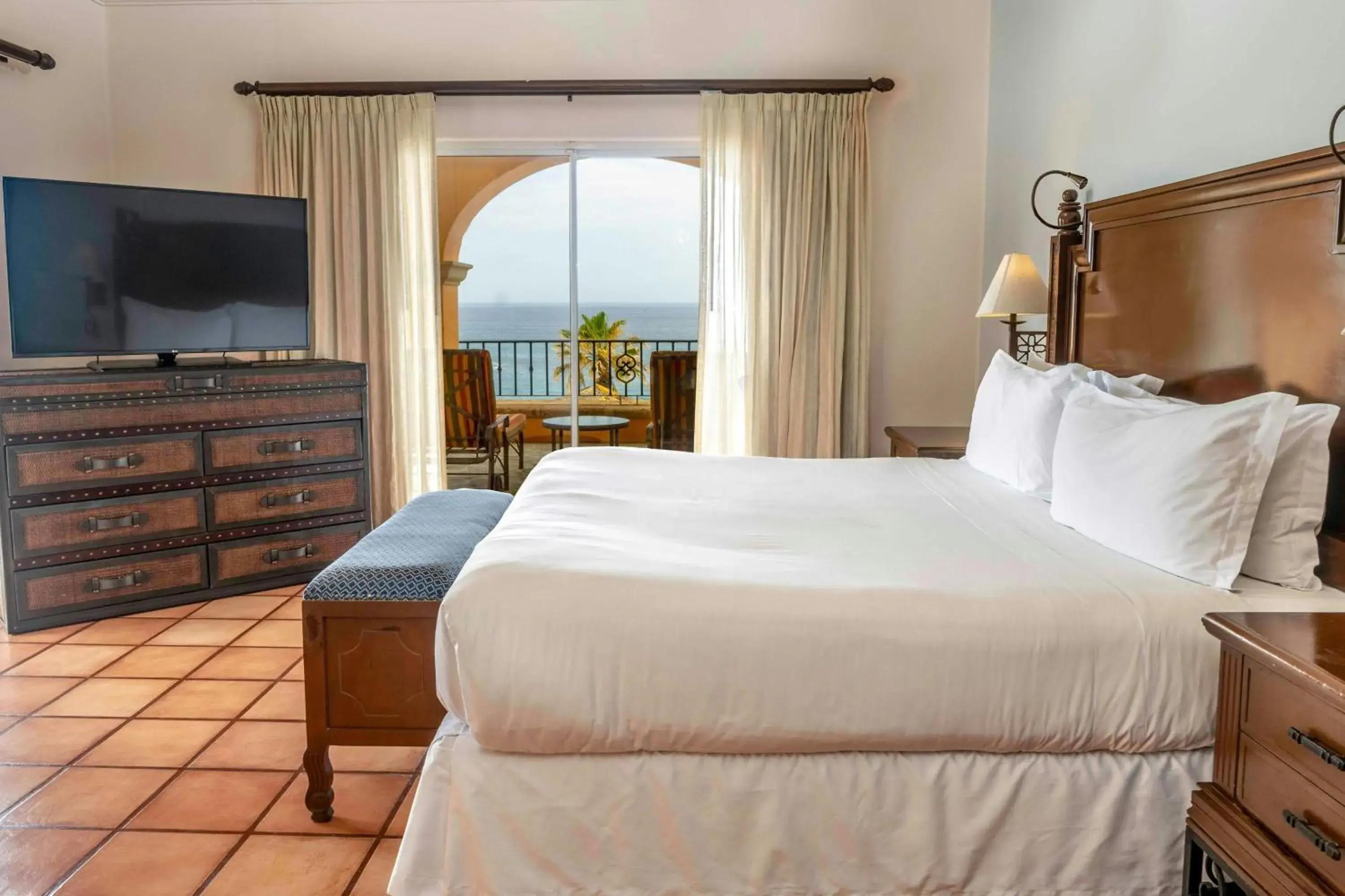 One-Bedroom Oceanfront King Suite with Balcony - Arcos in Hacienda del Mar Los Cabos, an Autograph Collection All-Inclusive Resort One-Bedroom Oceanfront King Suite with Balcony - Arcos in Hacienda del Mar Los Cabos, an Autograph Collection All-Inclusive Resort