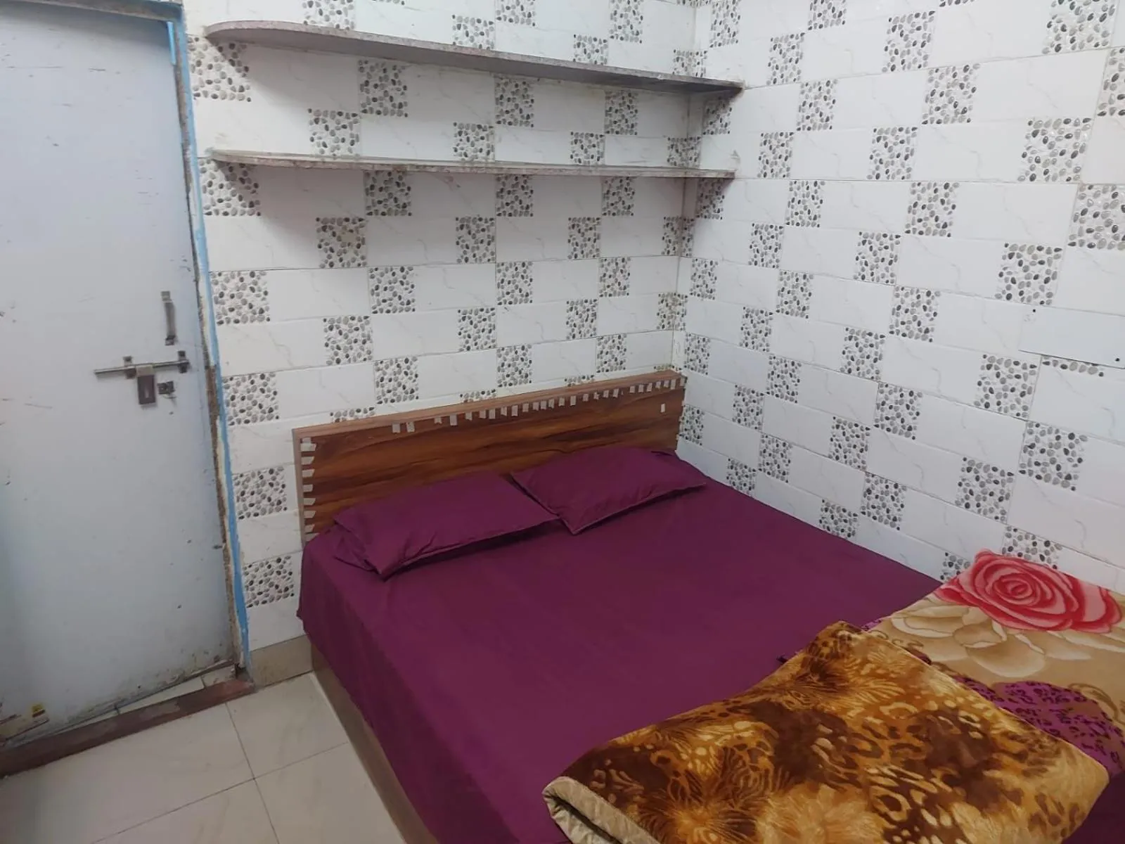 Bed in Annu Bhai Sewa Sadan