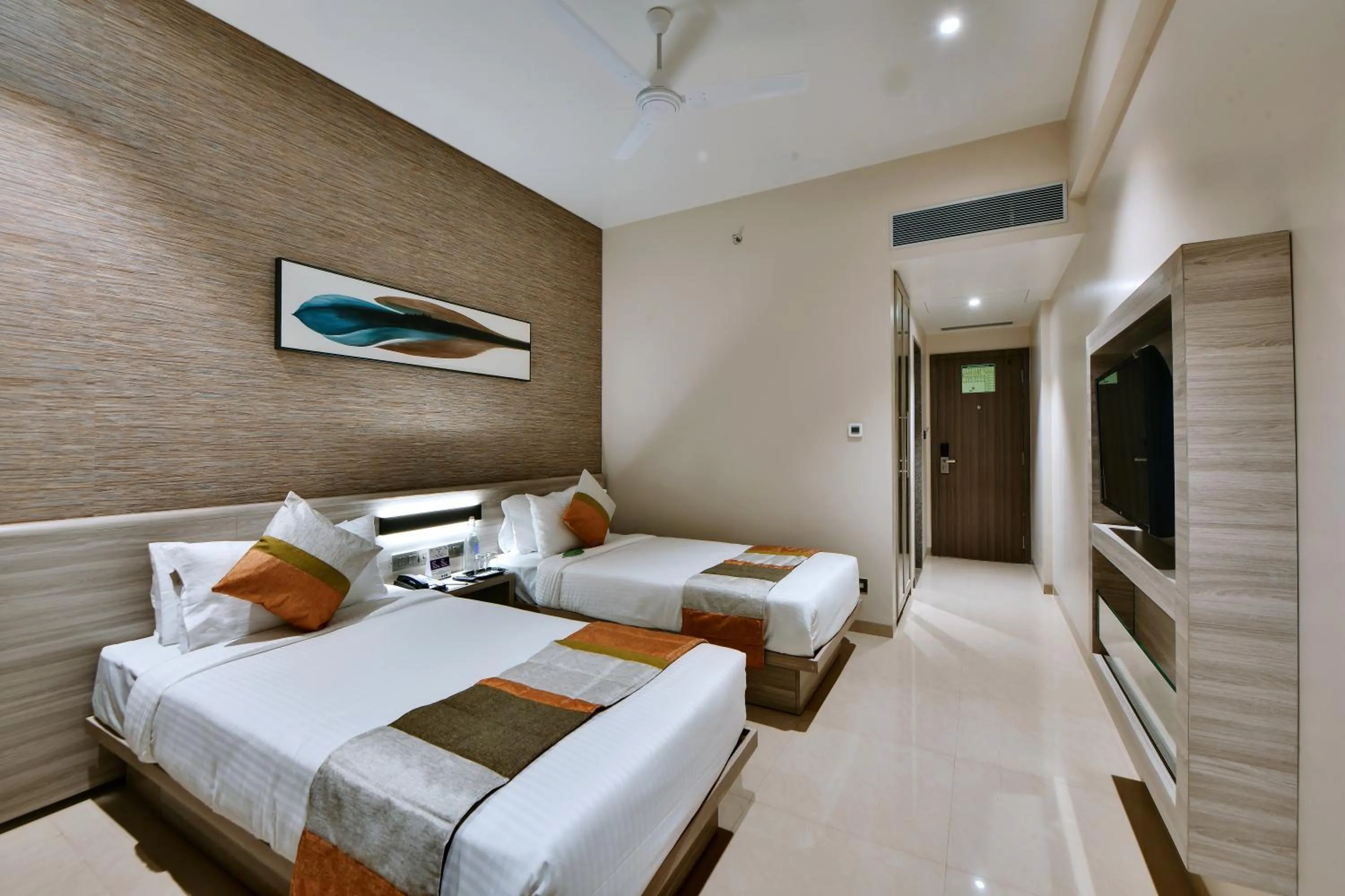 Bed in Click Hotel Pithampur