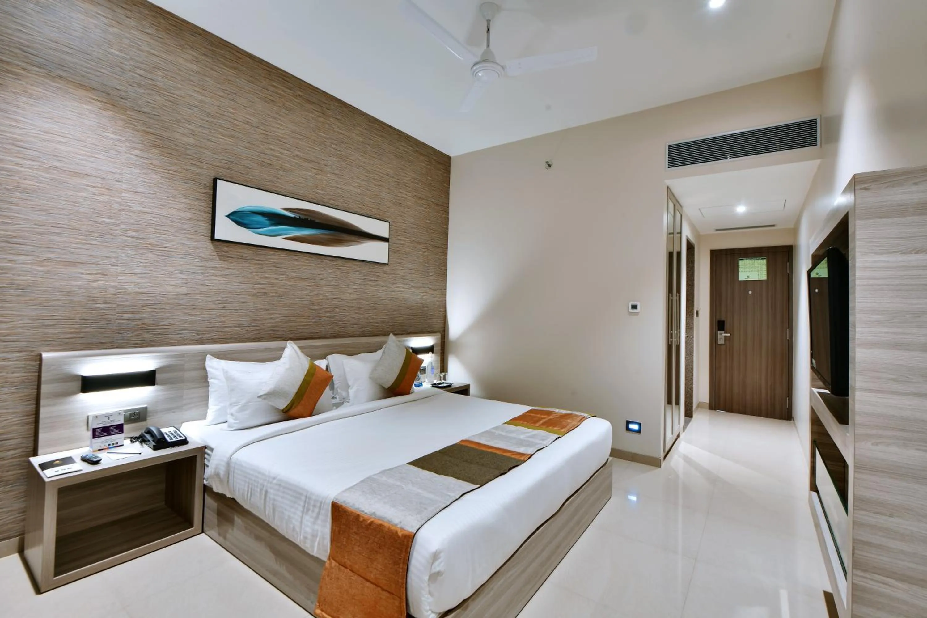 Bed in Click Hotel Pithampur