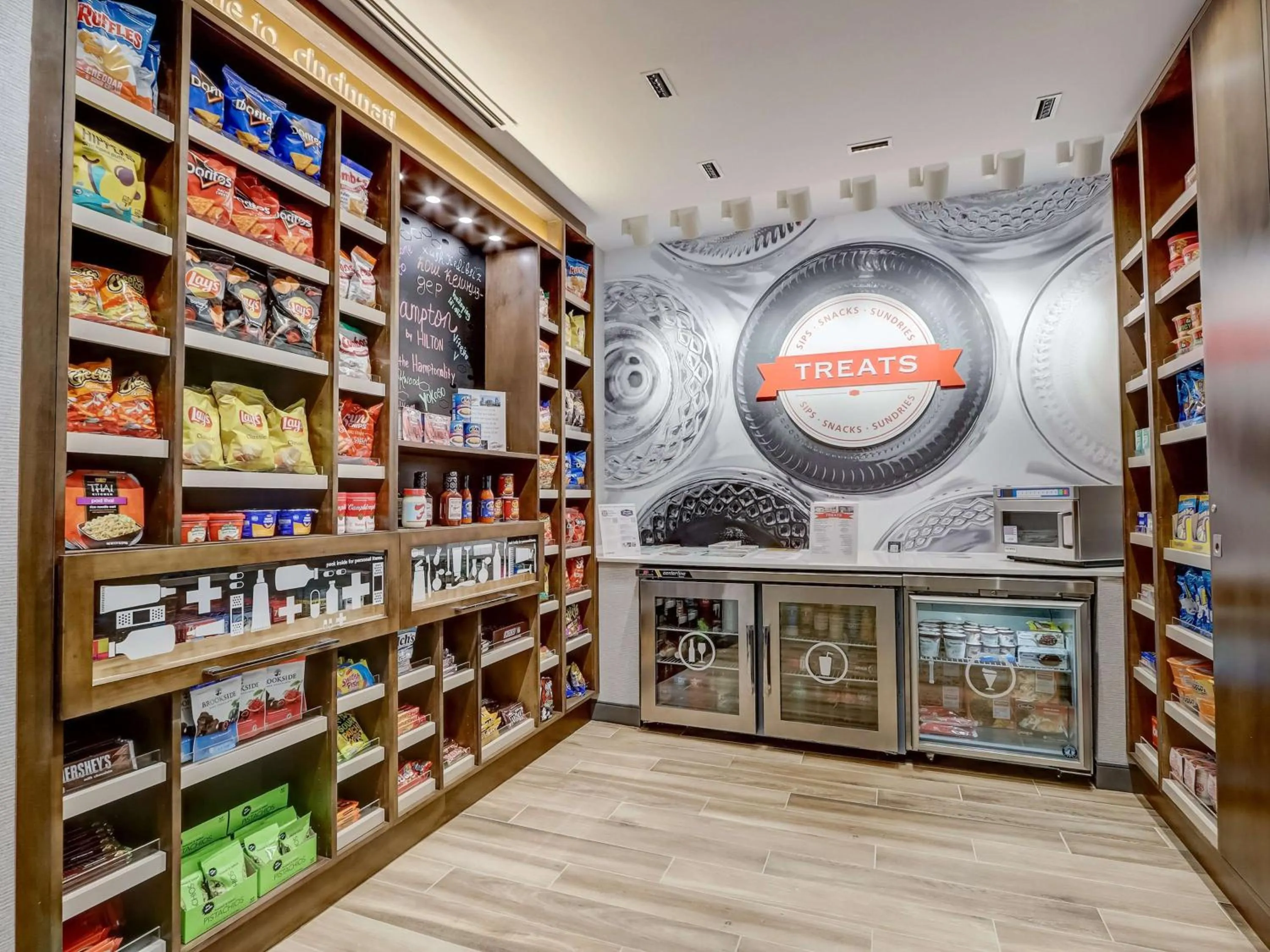 Restaurant/places to eat in Hampton Inn & Suites Cincinnati Midtown Rookwood