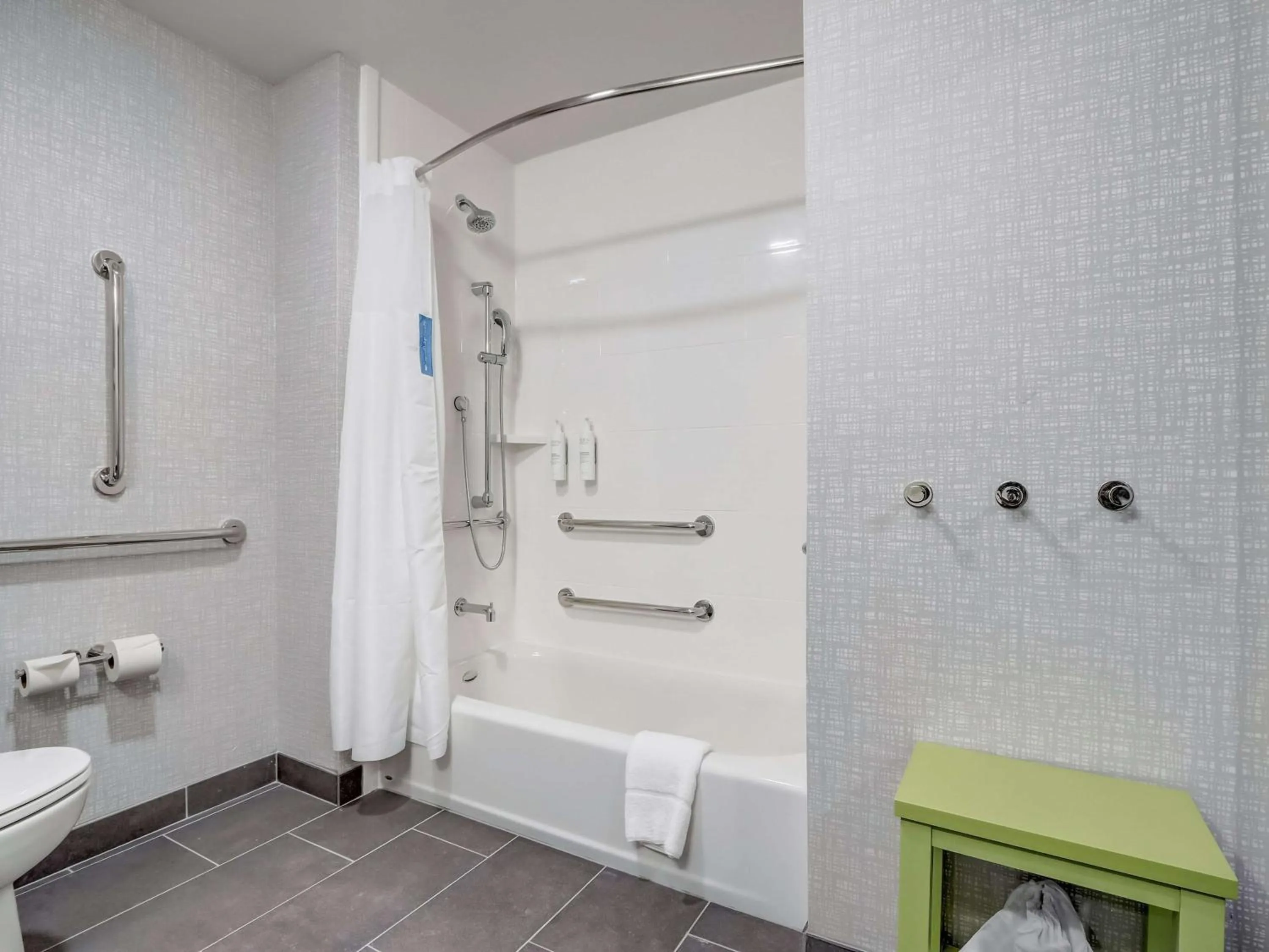 Toilet in Hampton Inn & Suites Cincinnati Midtown Rookwood