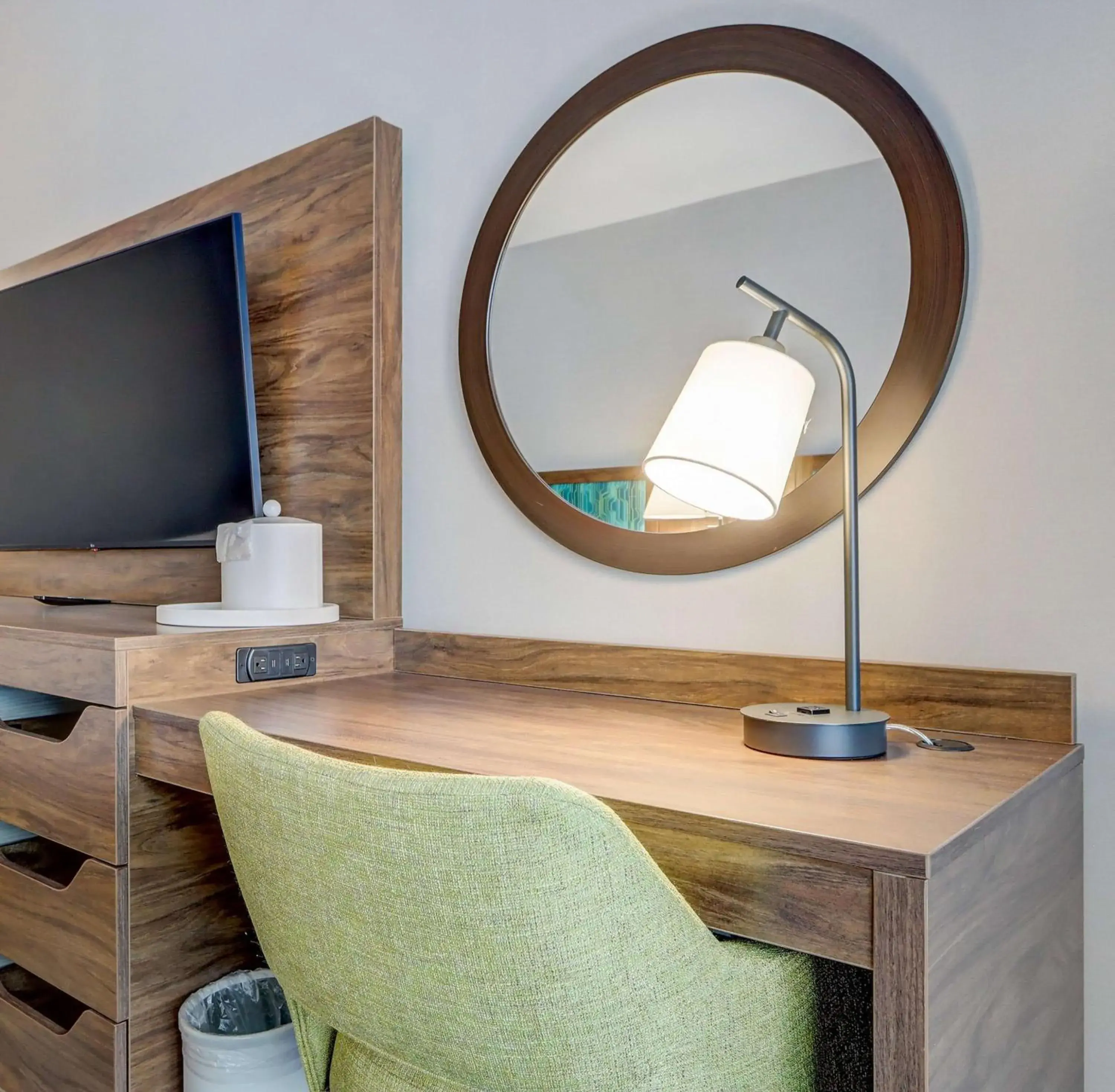 Queen Room with Two Queen Beds in Hampton Inn & Suites Cincinnati Midtown Rookwood Queen Room with Two Queen Beds in Hampton Inn & Suites Cincinnati Midtown Rookwood