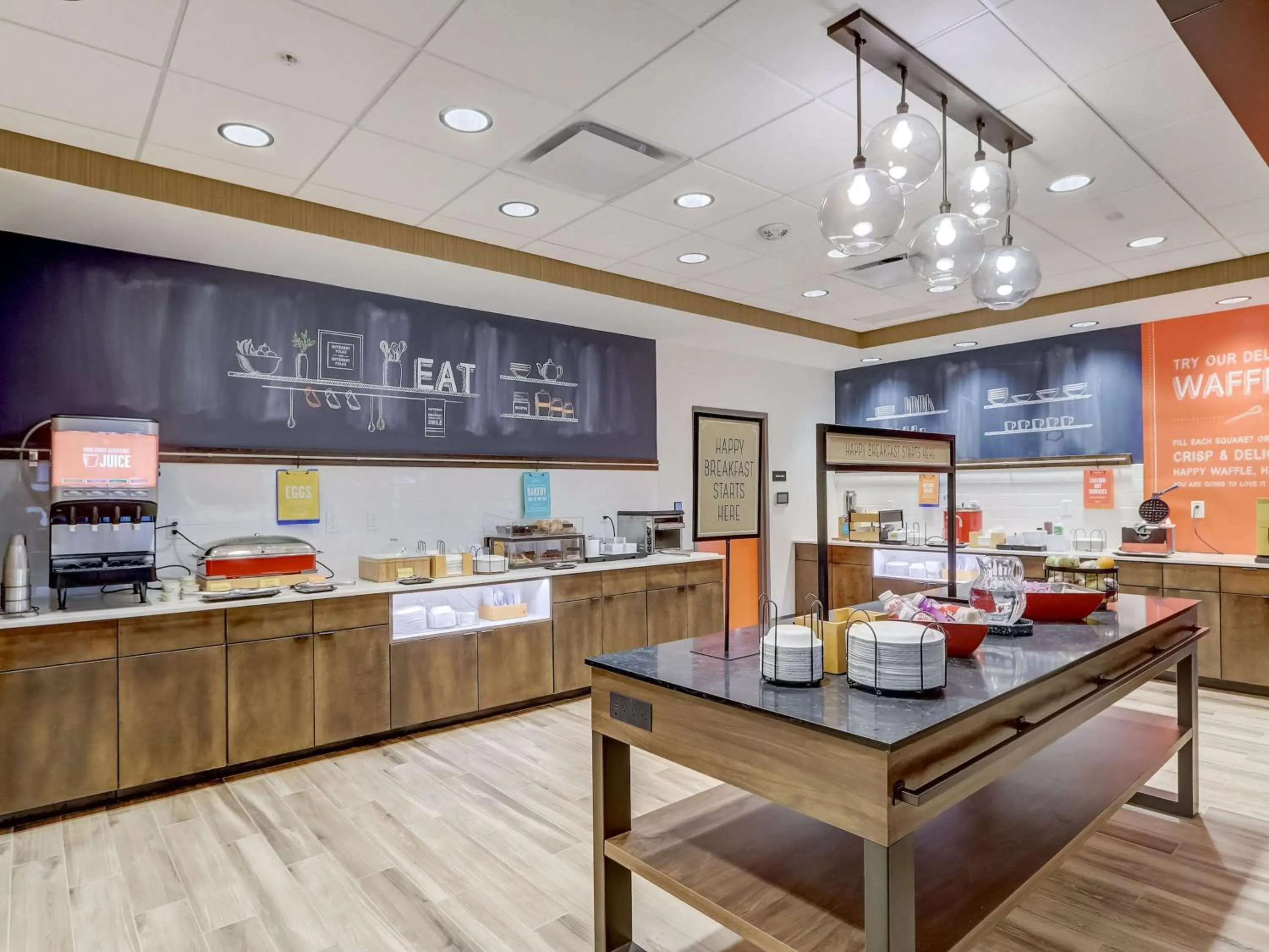 Food and drinks in Hampton Inn & Suites Cincinnati Midtown Rookwood