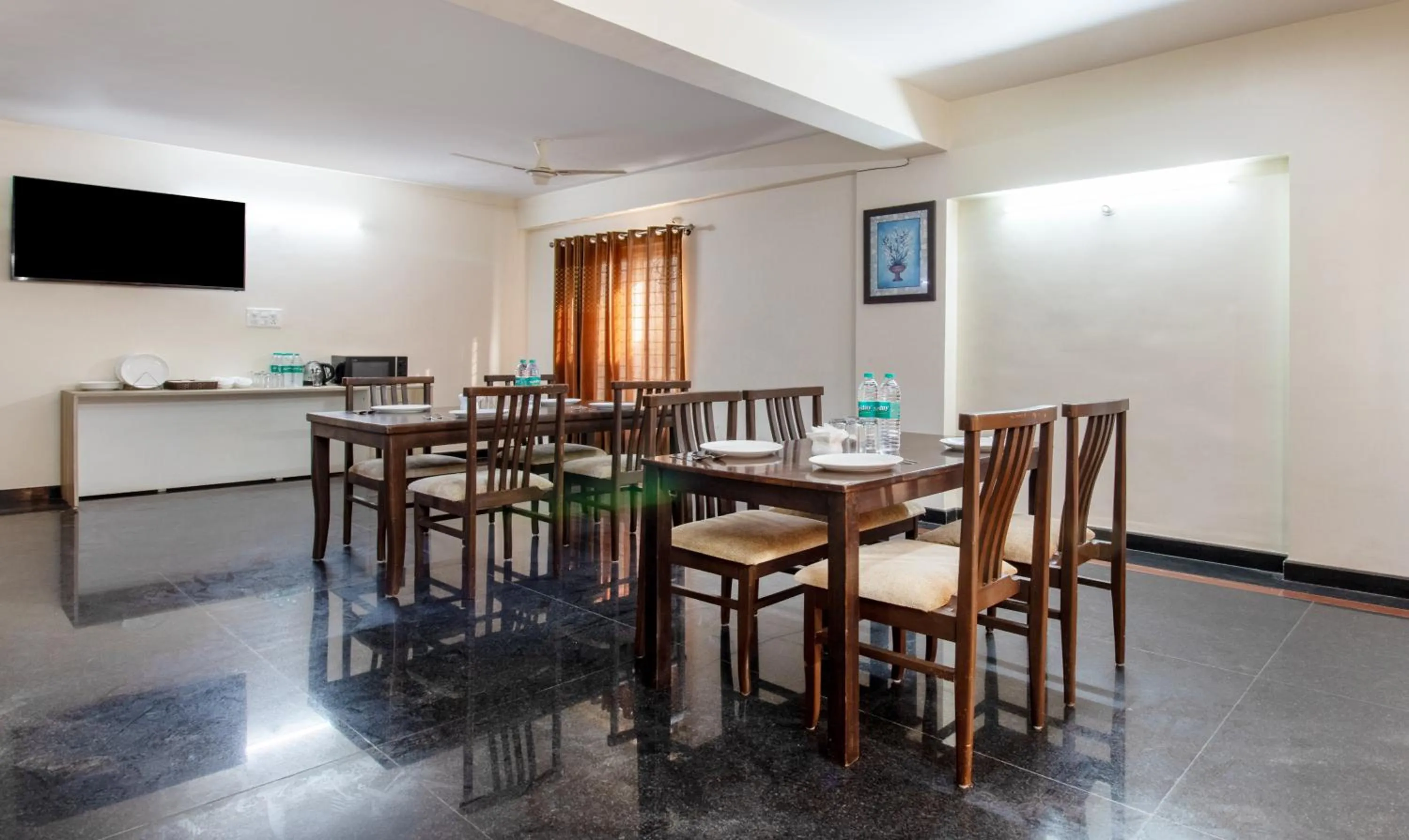 Restaurant/places to eat in Treebo RR Residency, Sanjay Nagar