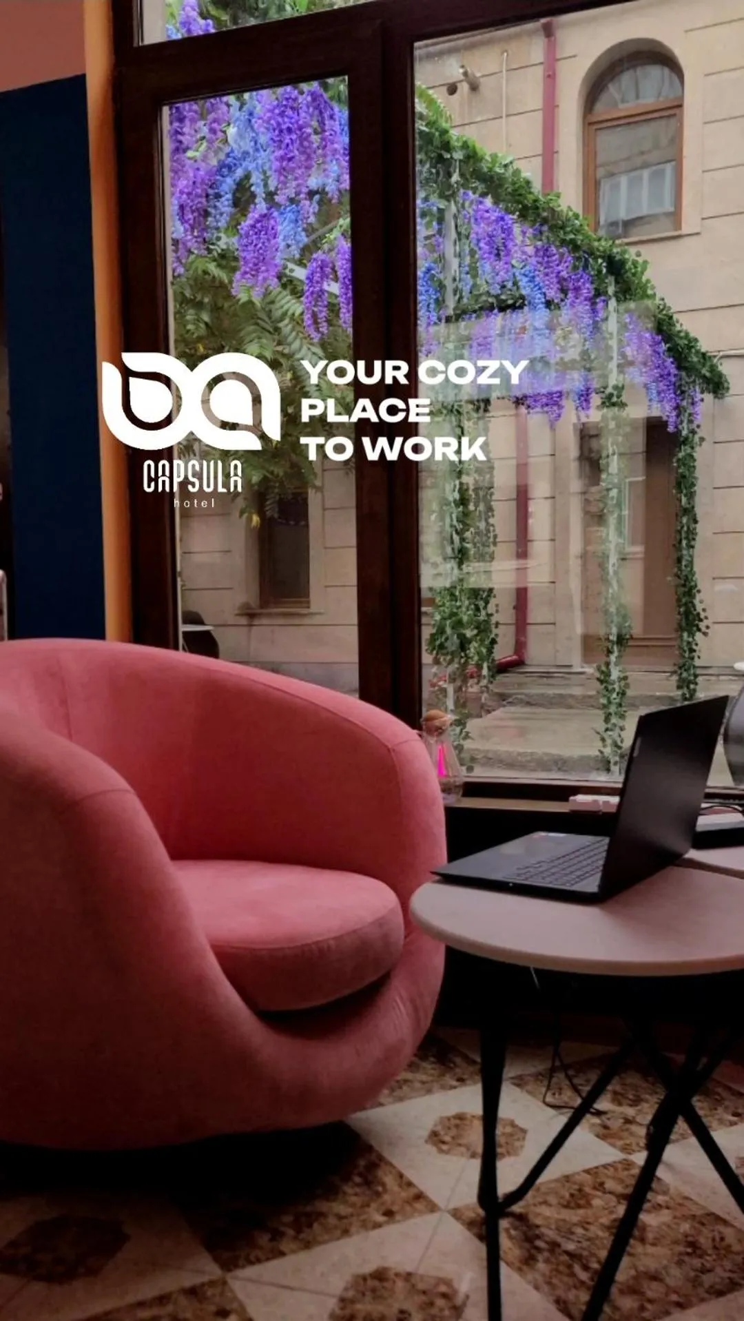 Communal lounge/ TV room in Capsula hotel