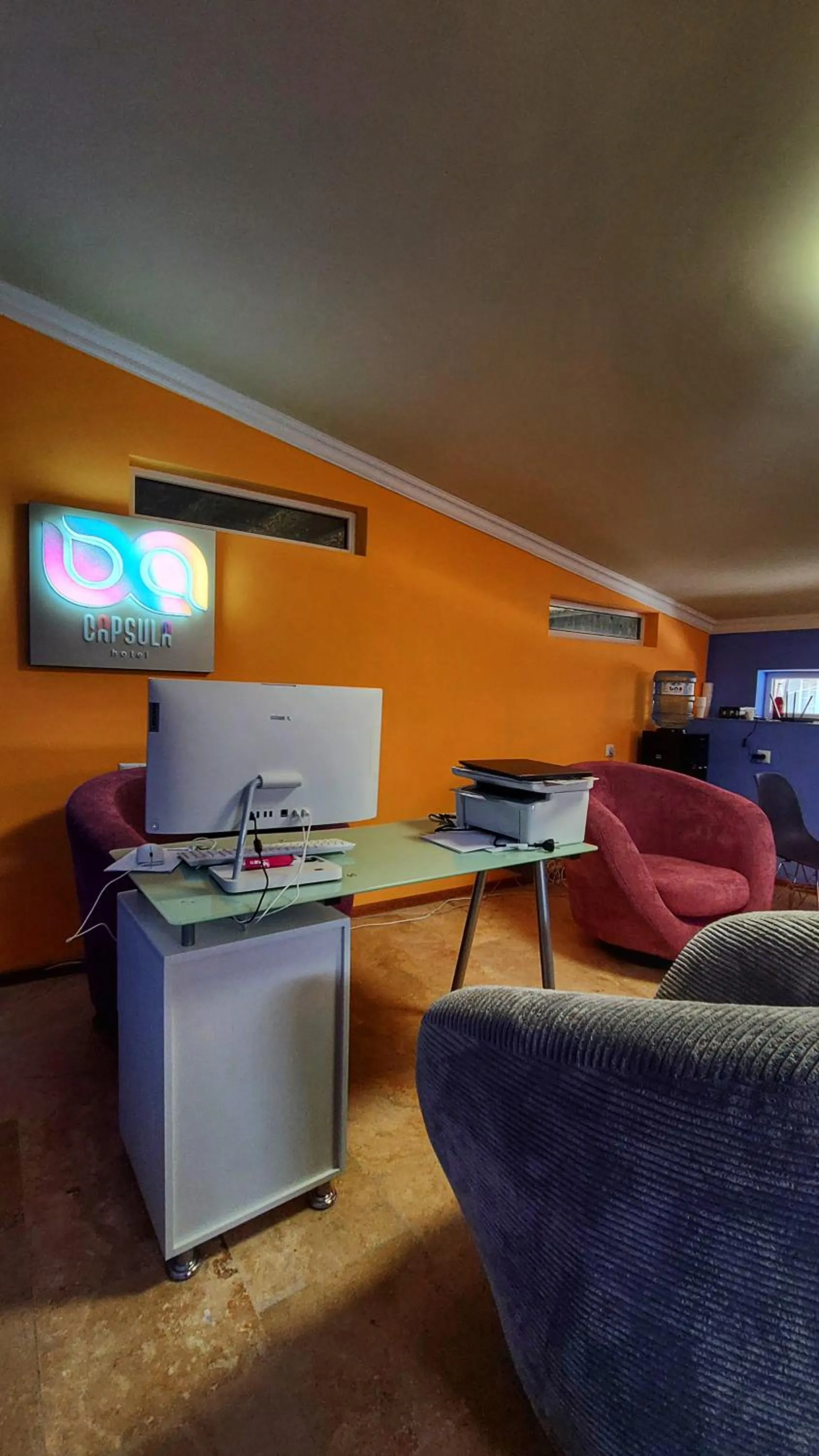 Communal lounge/ TV room in Capsula hotel