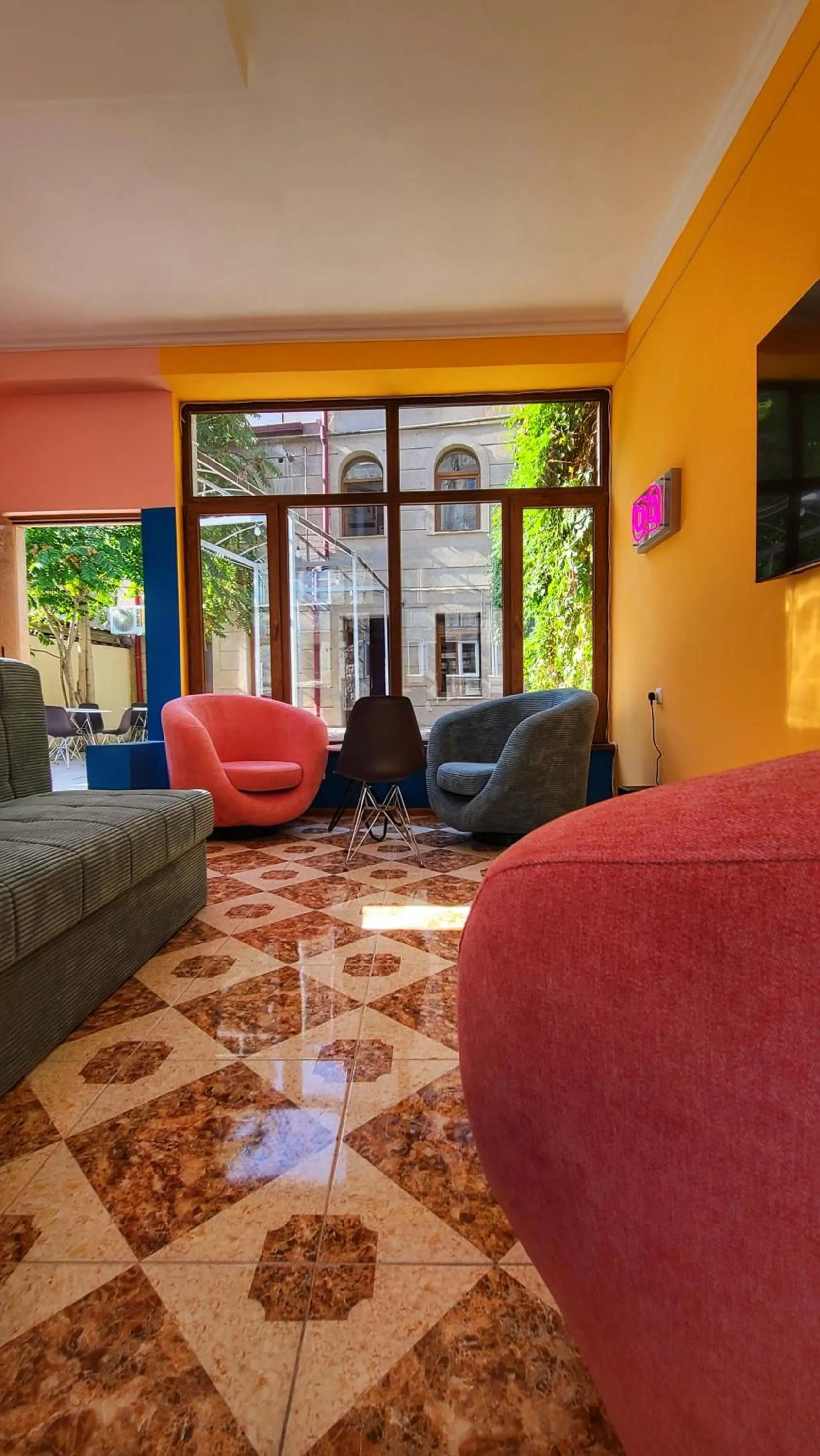 Communal lounge/ TV room in Capsula hotel