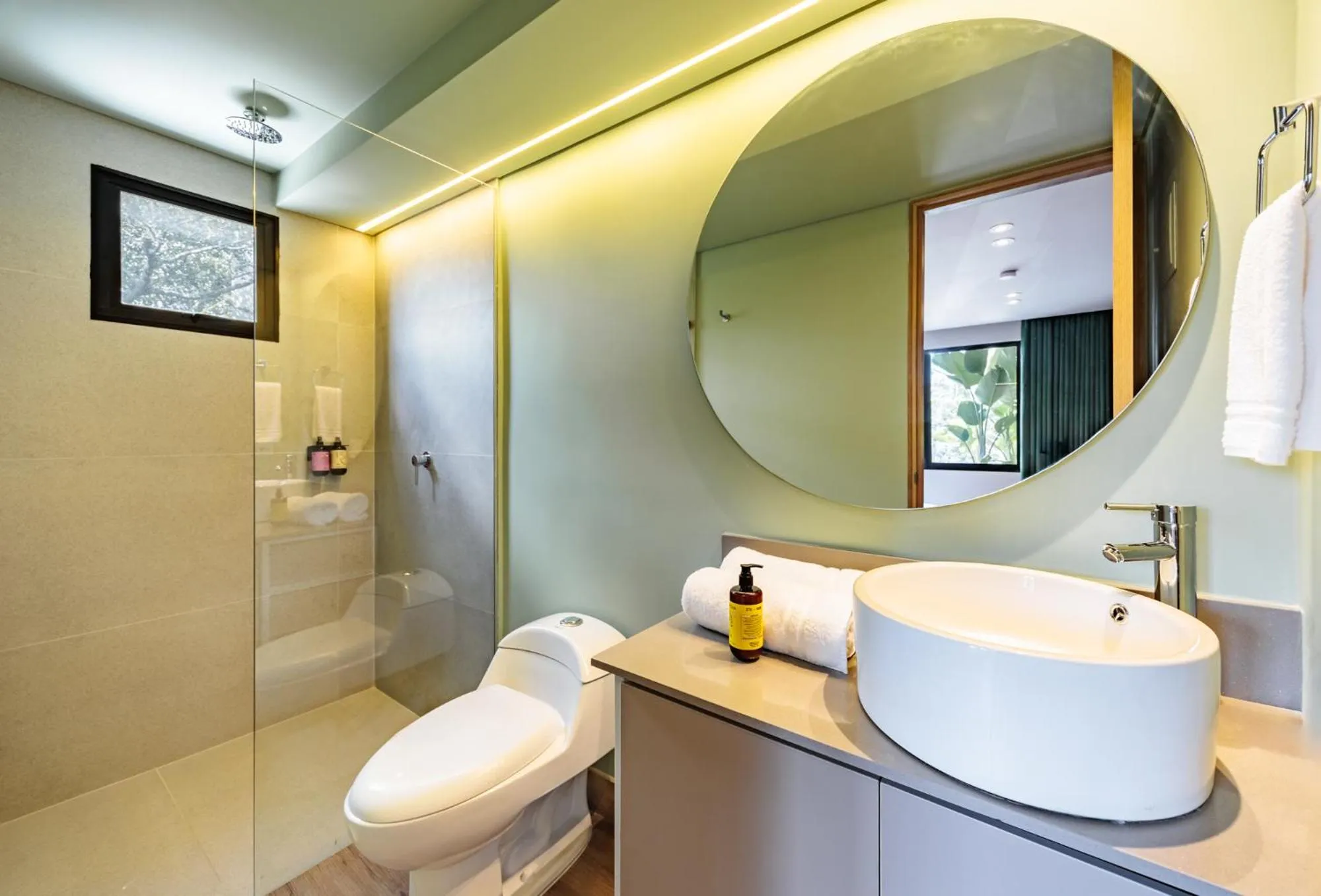 Shower in The Somos Central Hotel Poblado