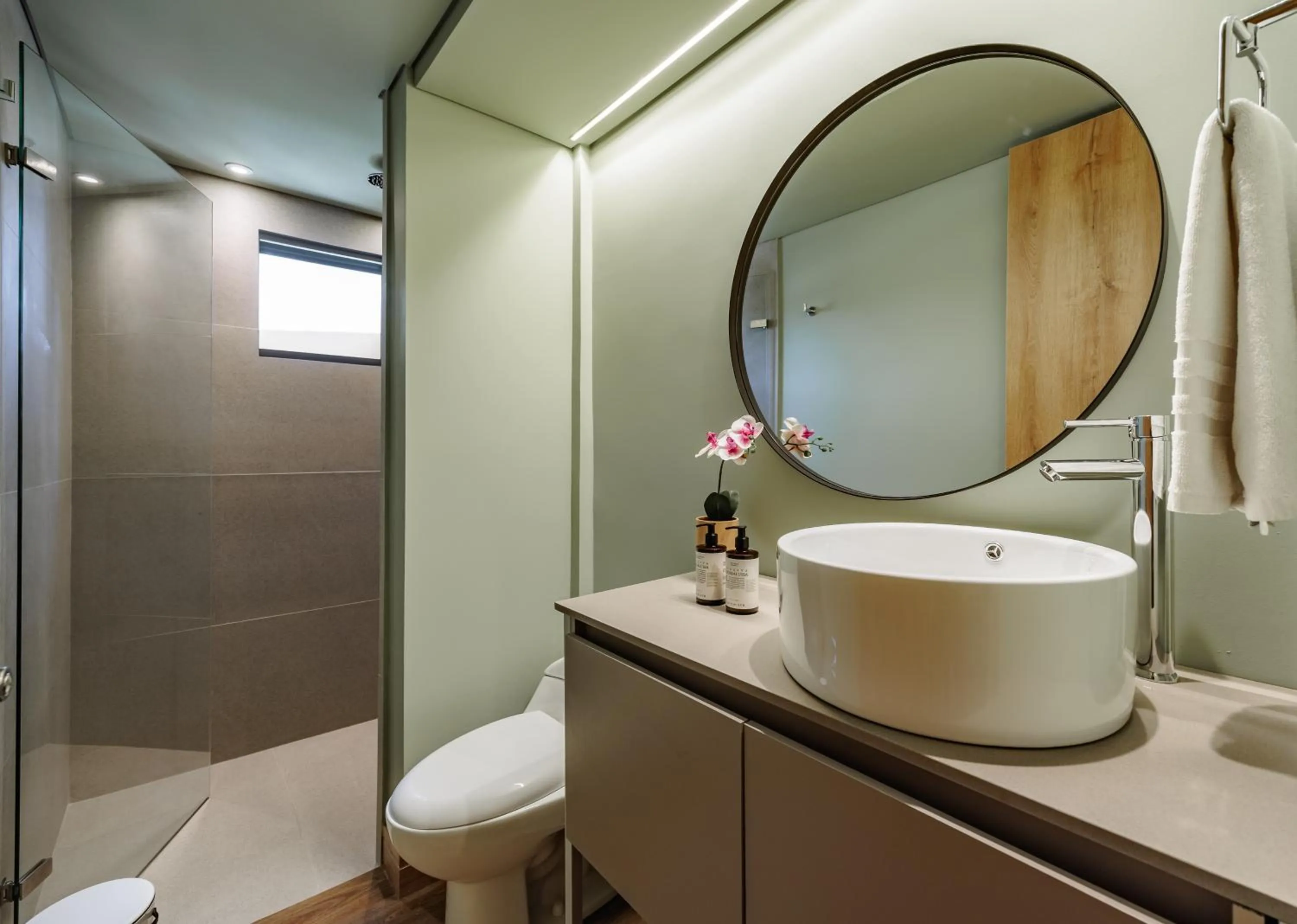 Shower in The Somos Central Hotel Poblado