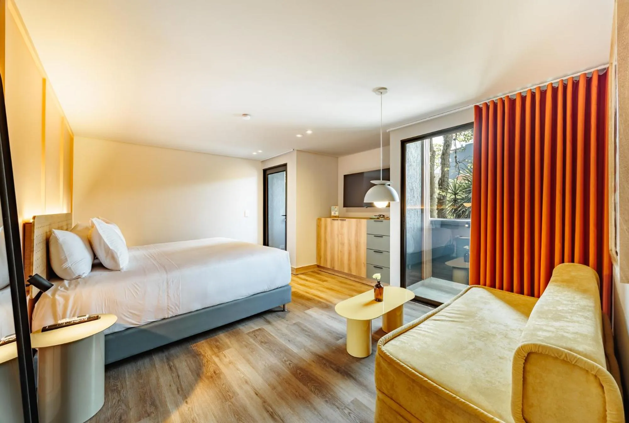 Balcony/Terrace, Bed in The Somos Central Hotel Poblado