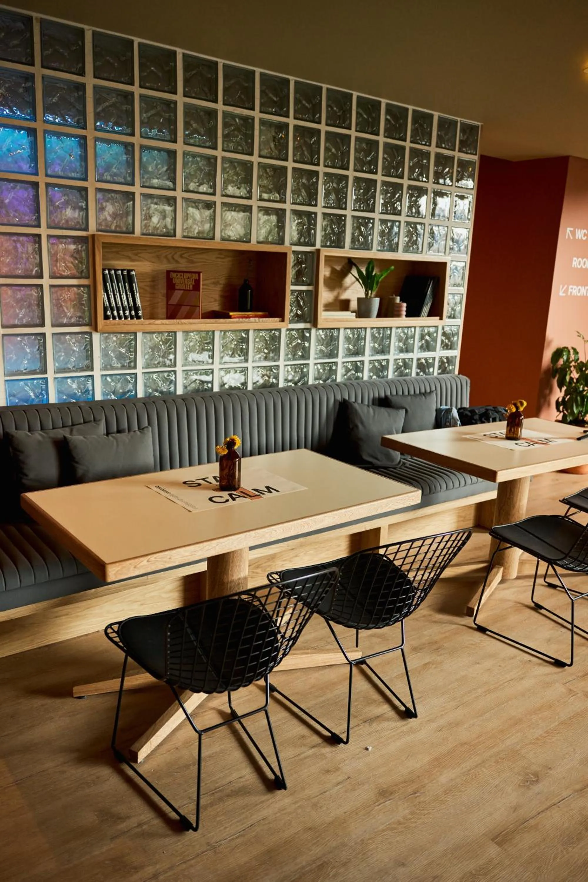 Restaurant/places to eat in The Somos Central Hotel Poblado