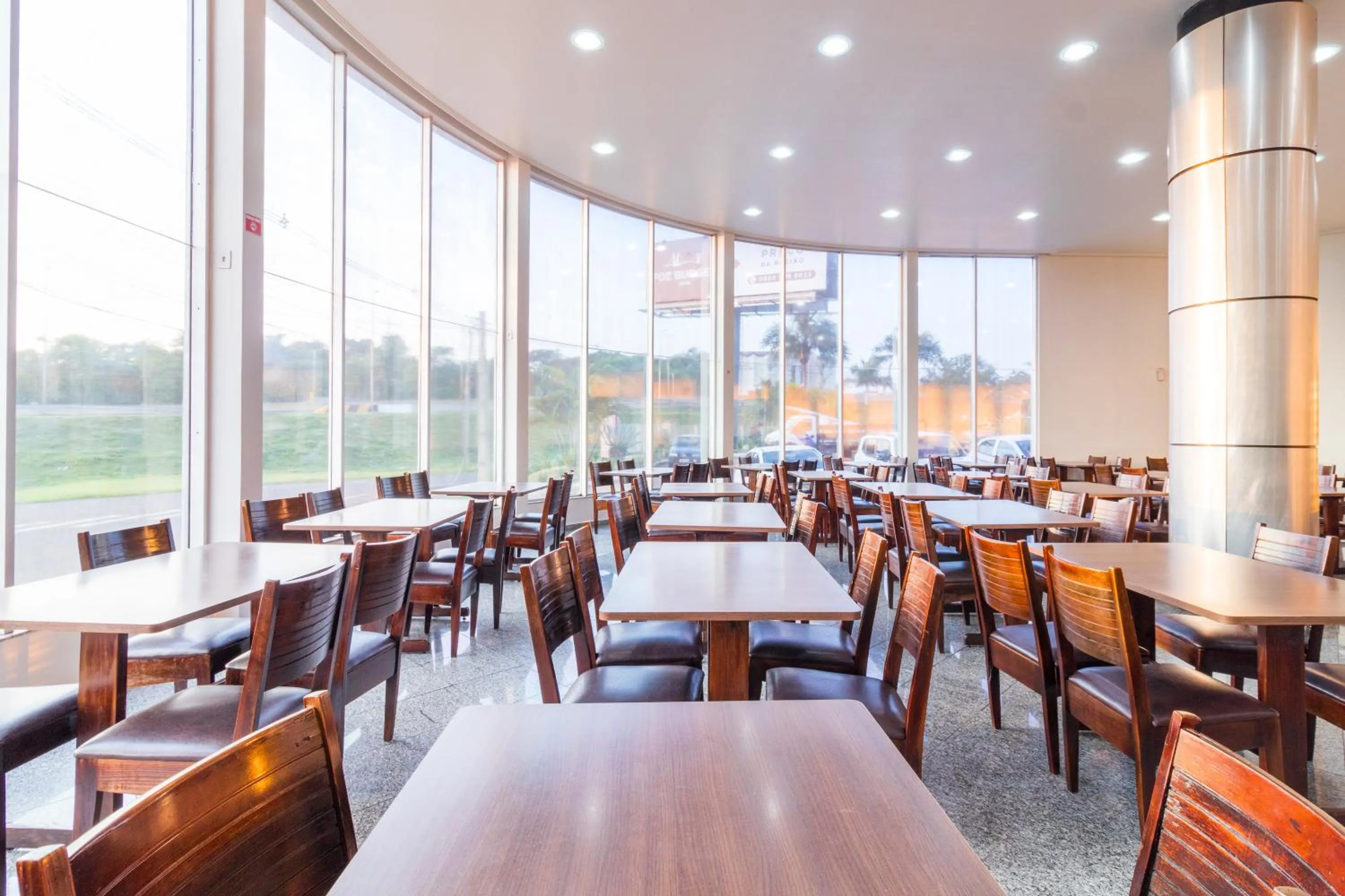 Restaurant/places to eat in Foz Budget Hotel