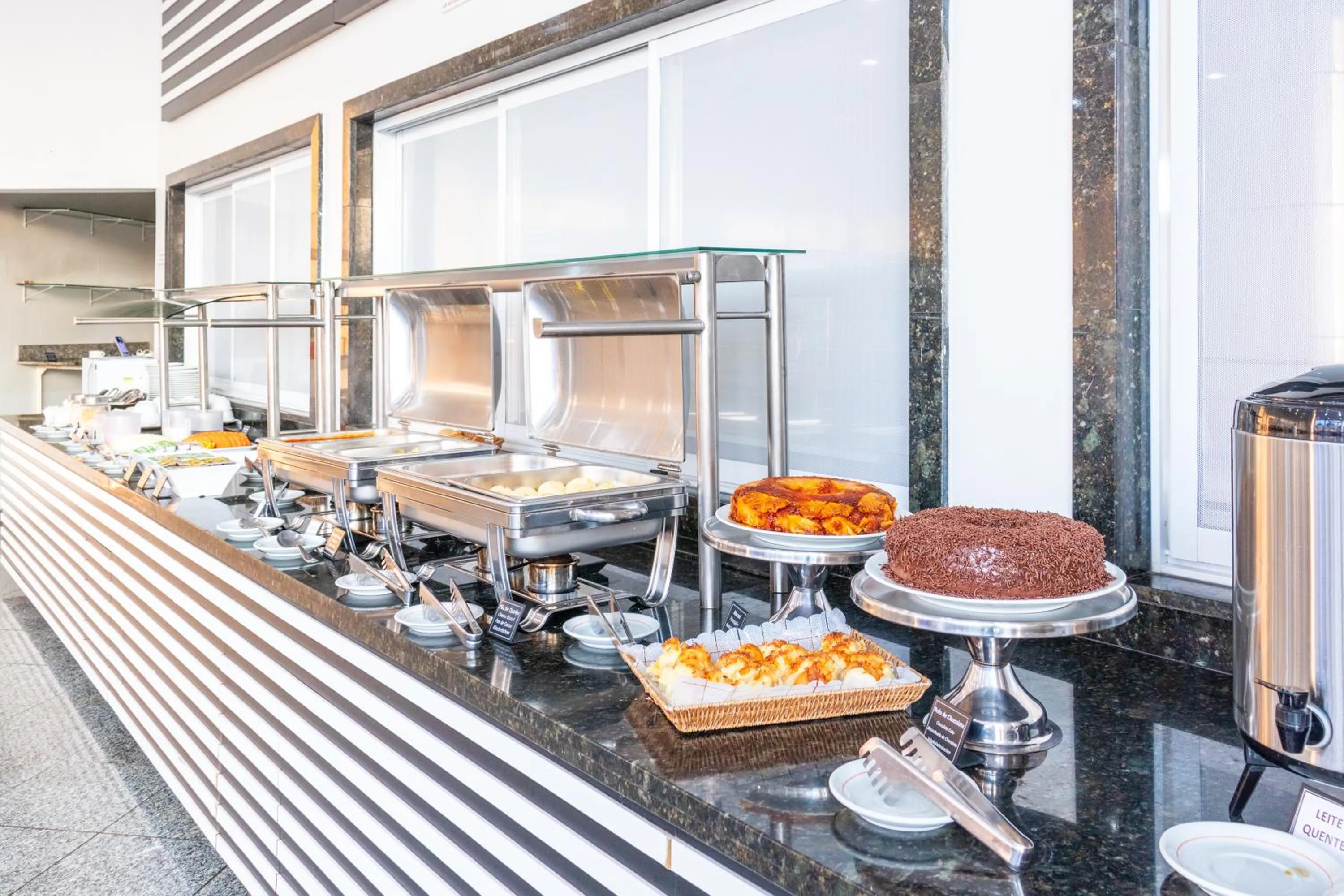 Restaurant/places to eat in Foz Budget Hotel