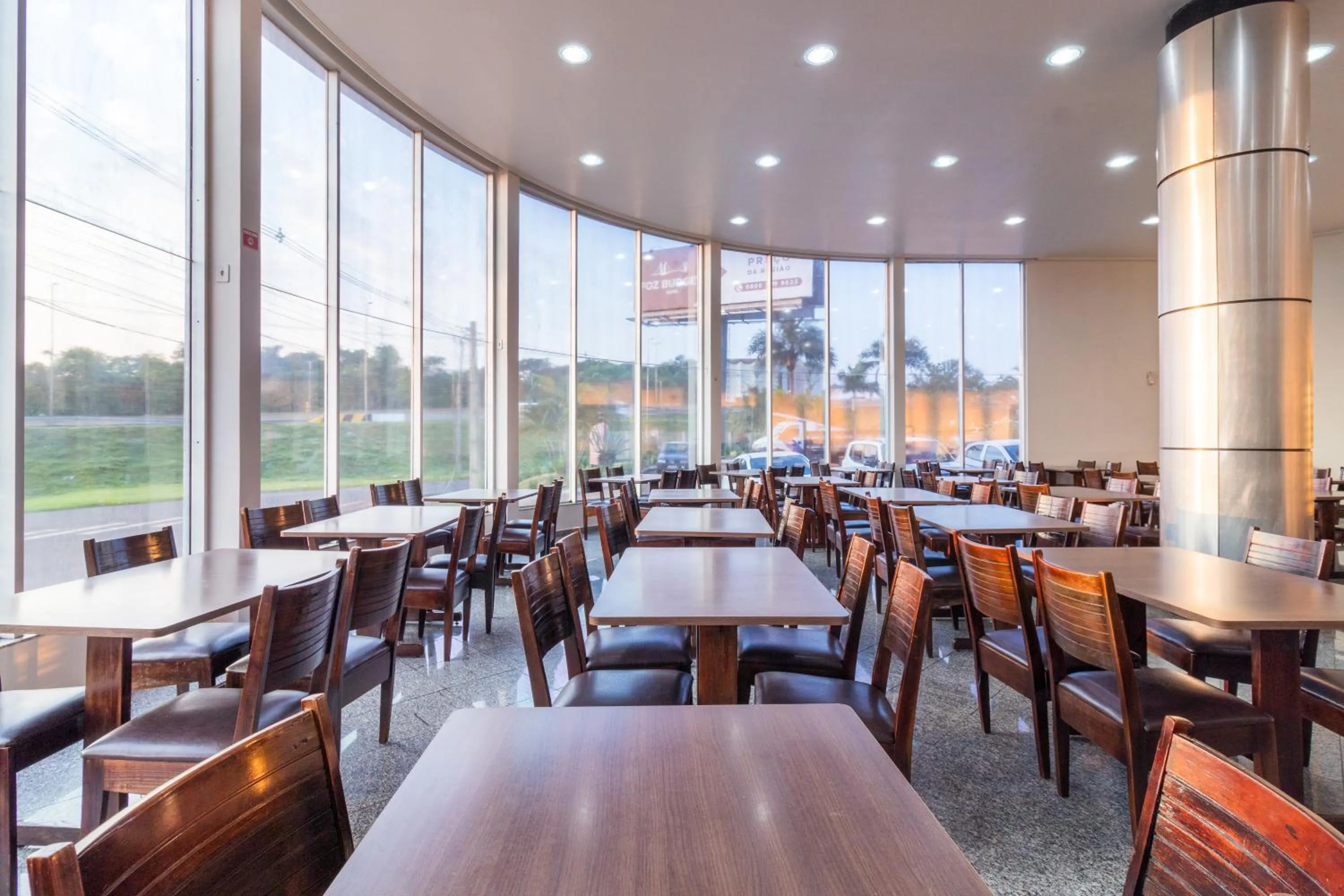 Restaurant/places to eat in Foz Budget Hotel