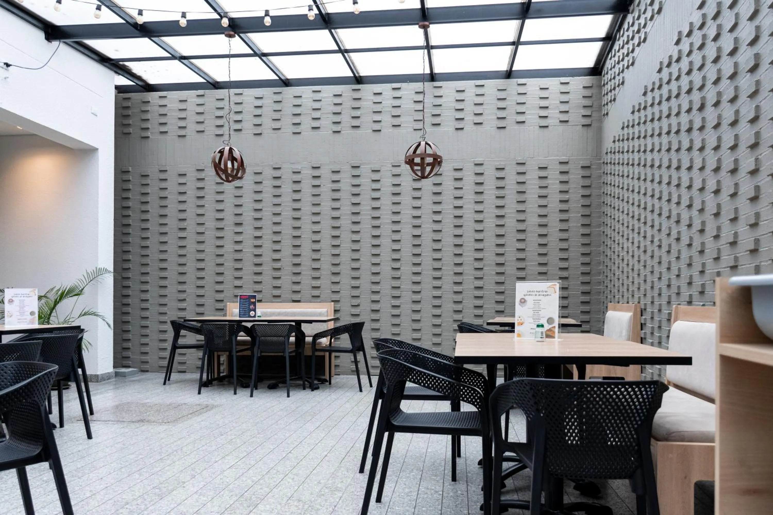 Restaurant/places to eat in Esstudia 17-4