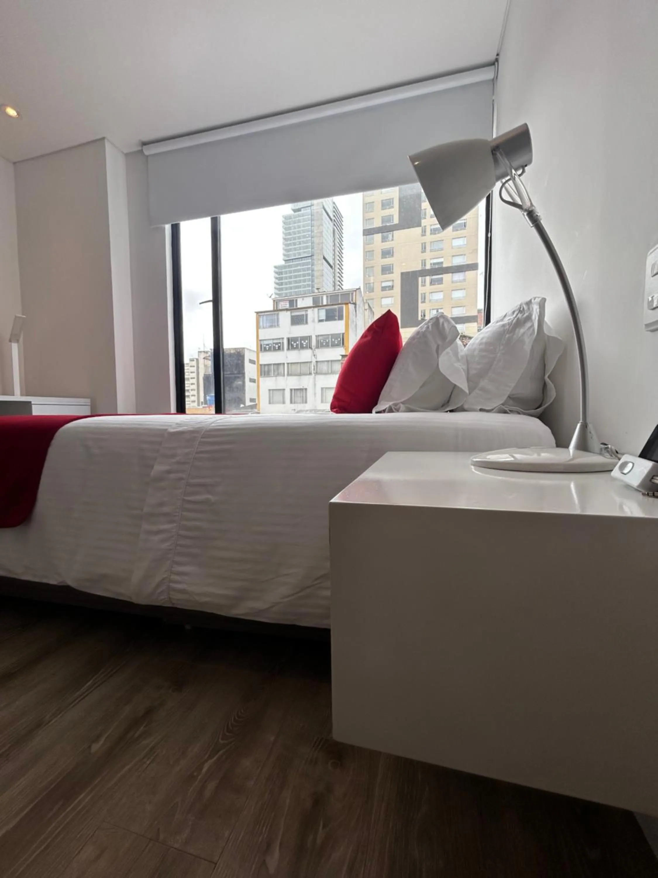 Photo of the whole room in Esstudia 17-4