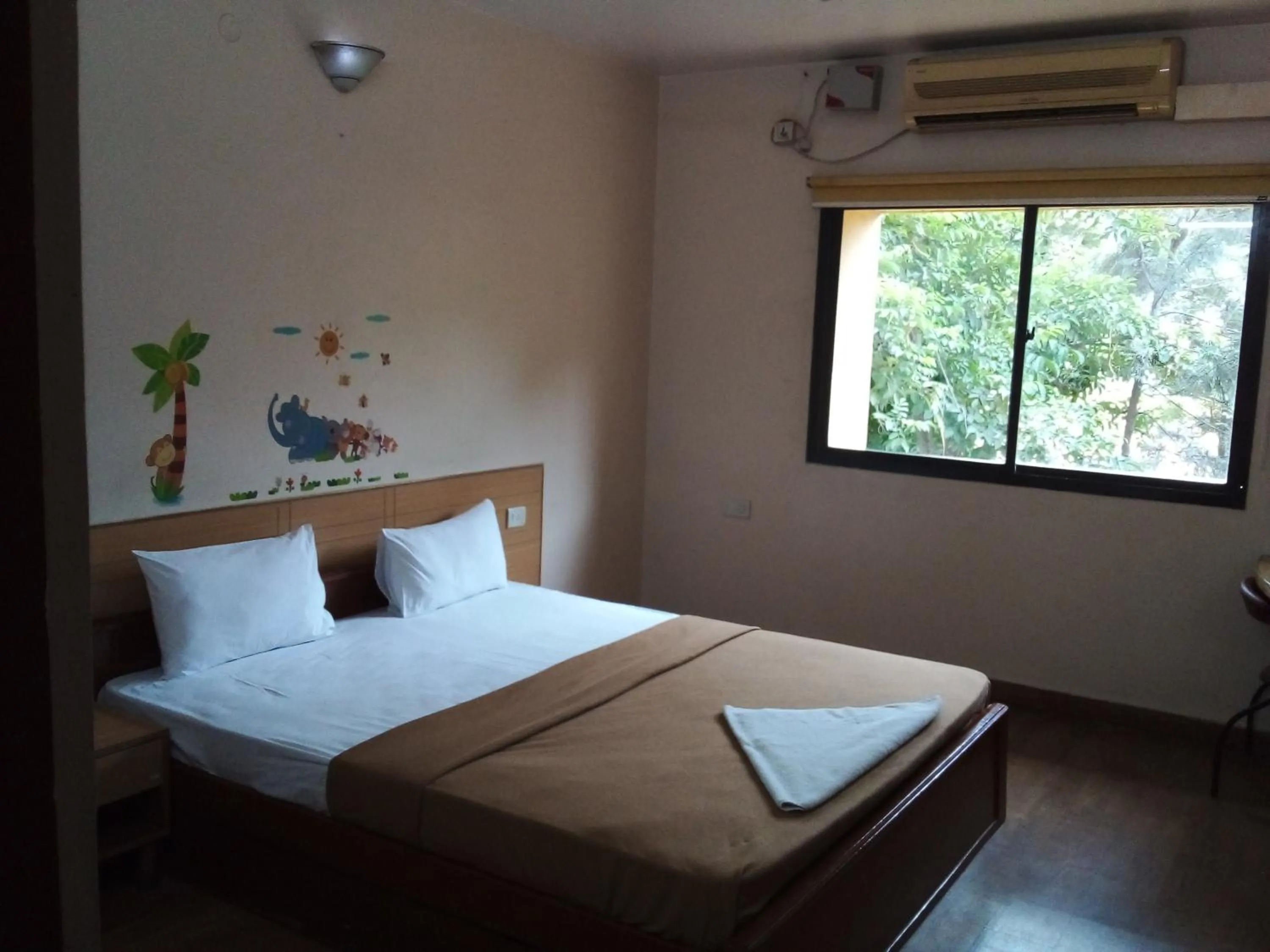Bed in Shanthiniketan - Online Suites