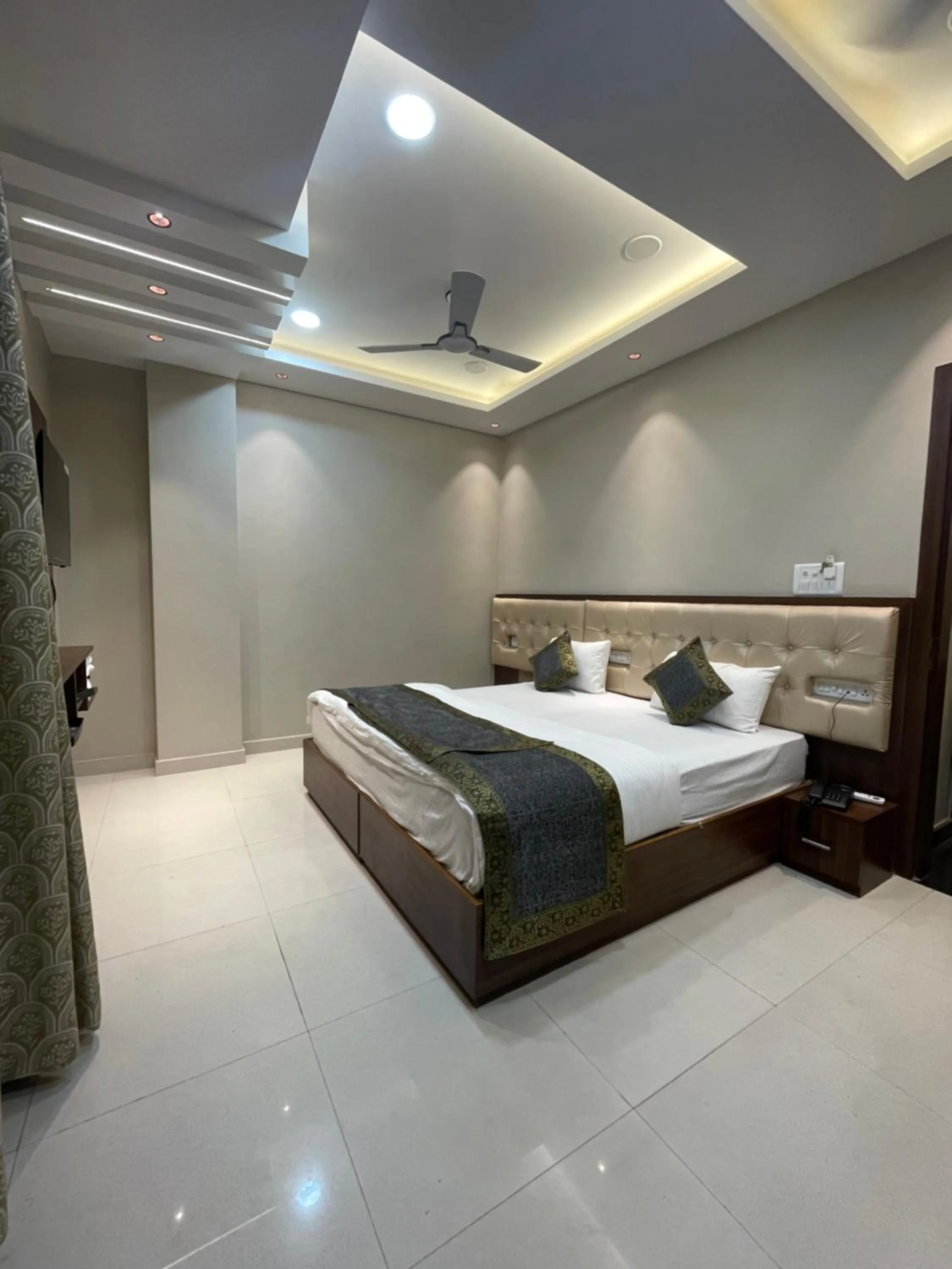 Bed in Vishwanath Inn