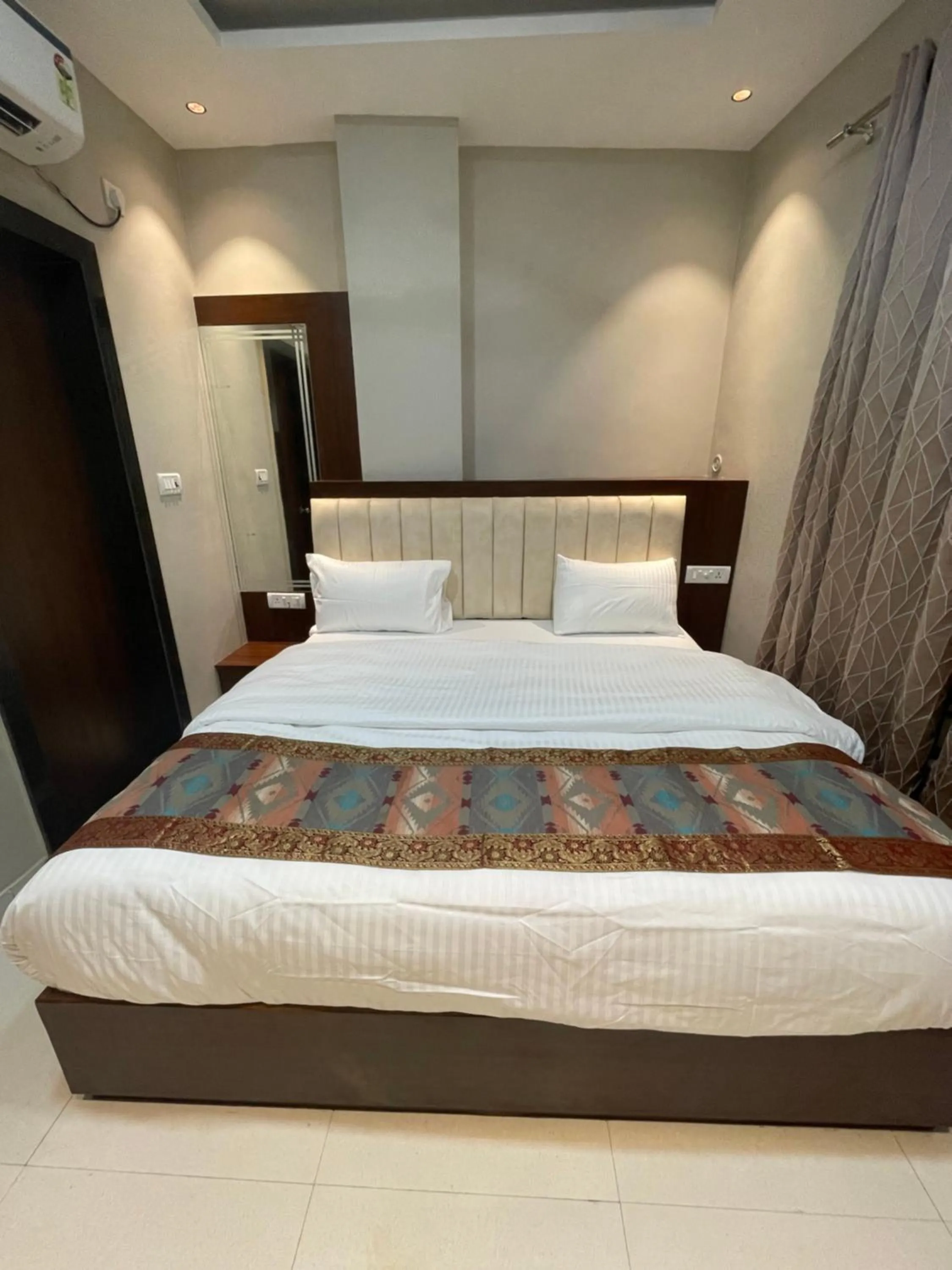 Bed in Vishwanath Inn