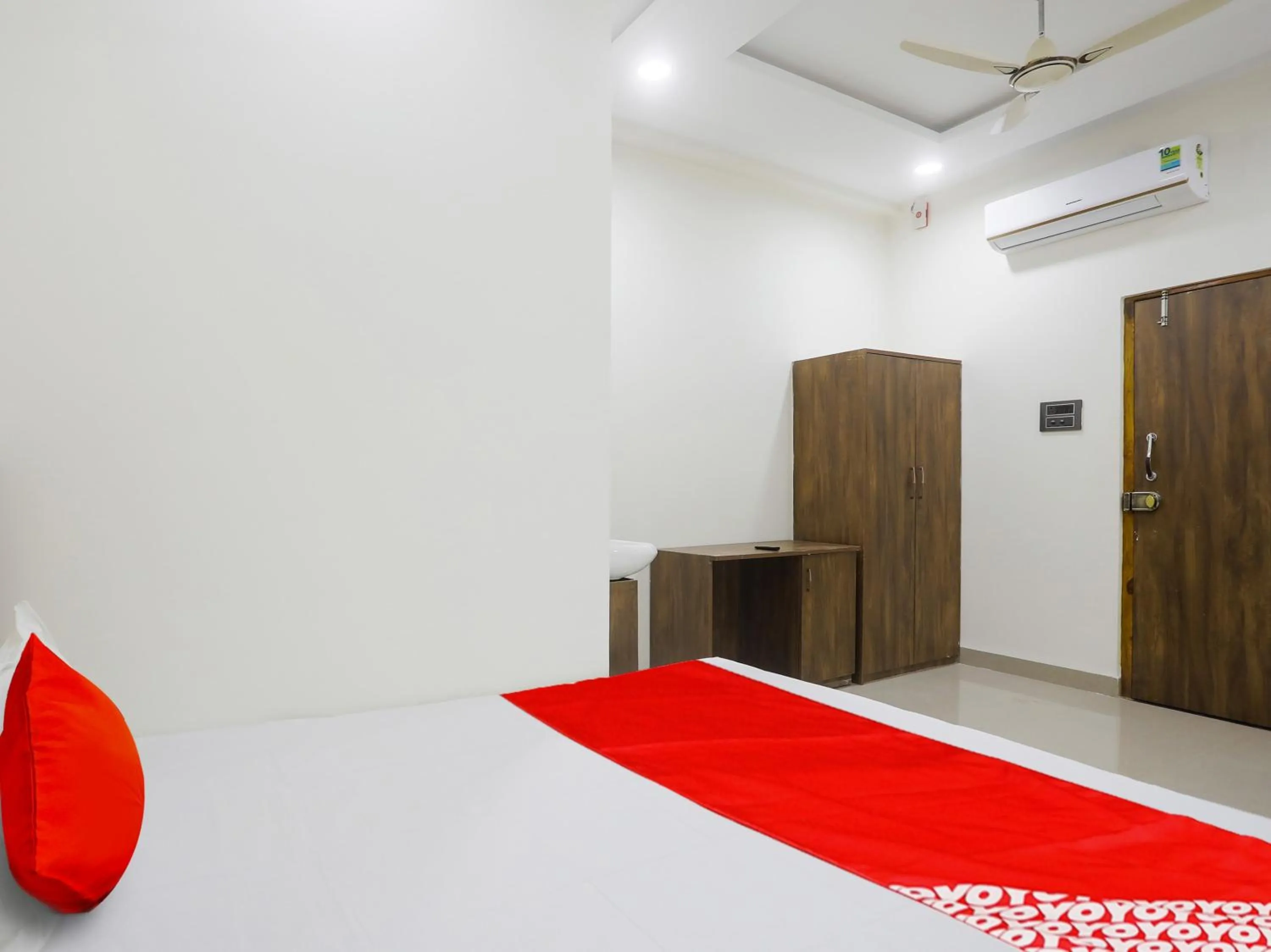 Bedroom in Hotel O by OYO RAHUL SERVICE APPARTMENT 2