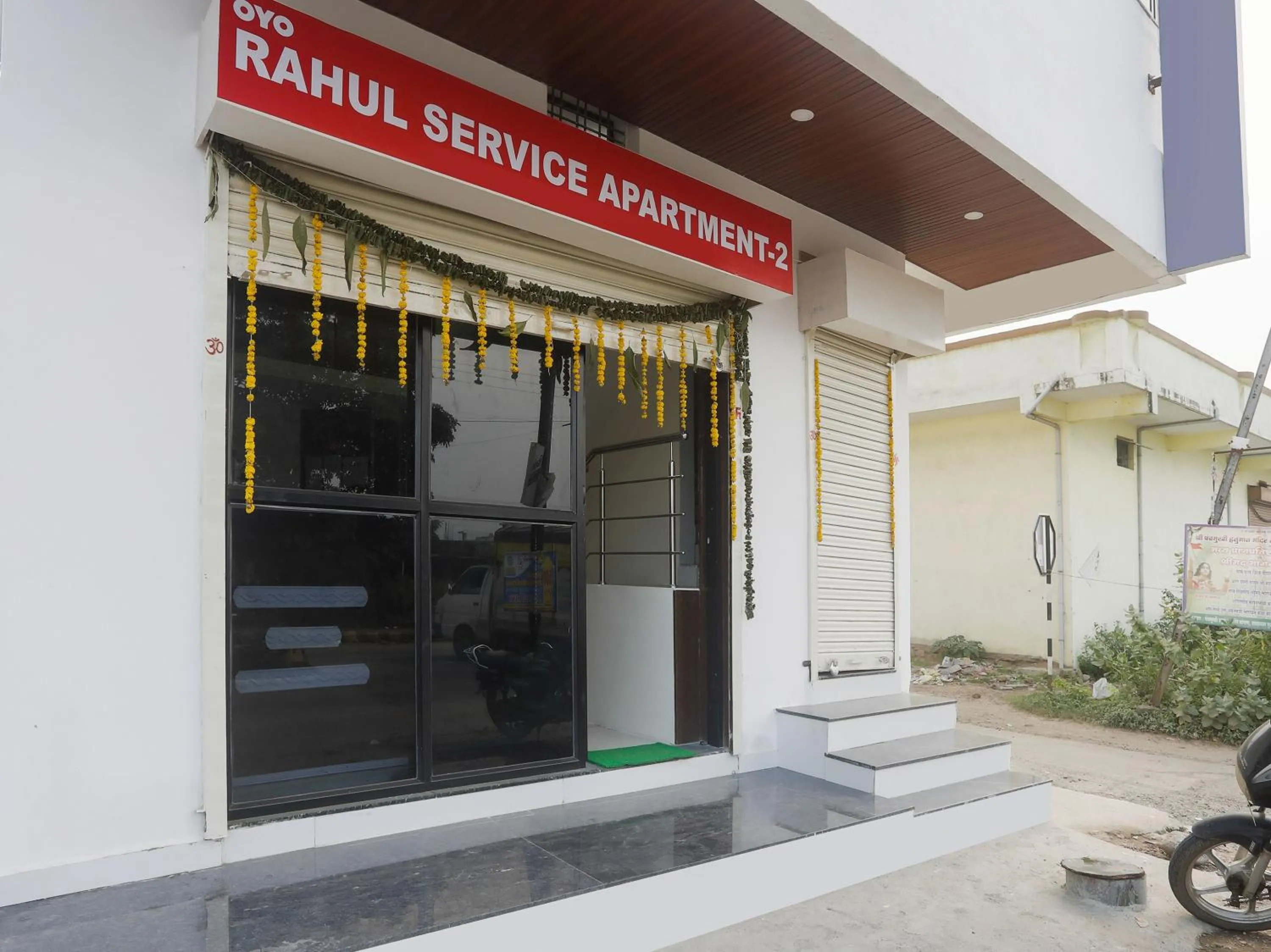 Facade/entrance in Hotel O by OYO RAHUL SERVICE APPARTMENT 2