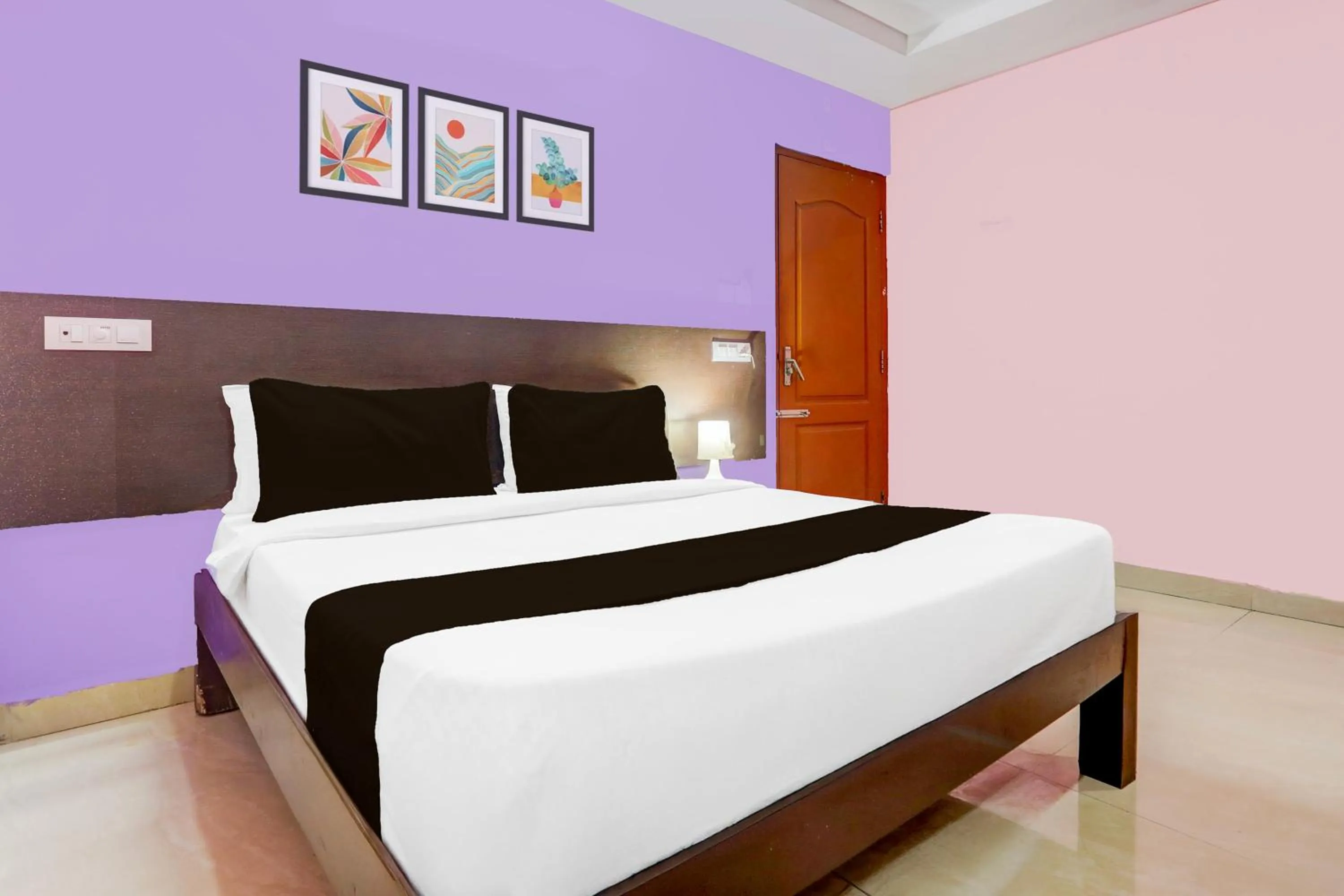 Bedroom, Bed in Super Hotel O Karakambadi Near Alipiri formerly BVN Grand