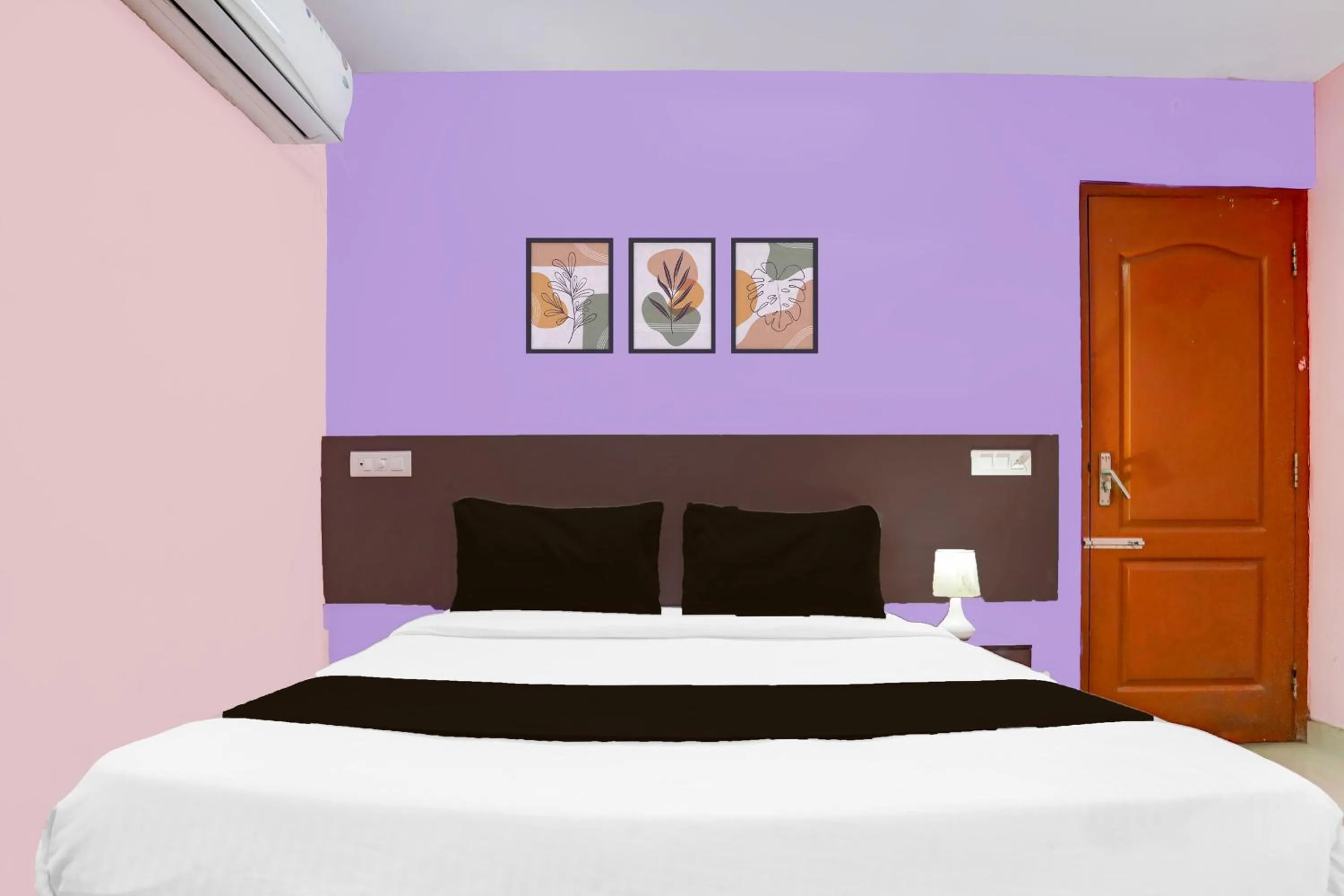 Bedroom, Bed in Super Hotel O Karakambadi Near Alipiri formerly BVN Grand