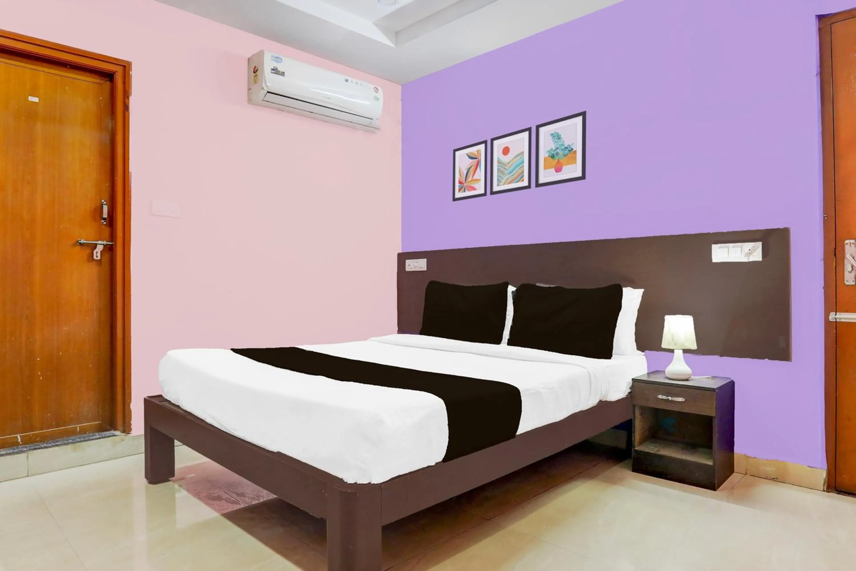 Bedroom, Bed in Super Hotel O Karakambadi Near Alipiri formerly BVN Grand