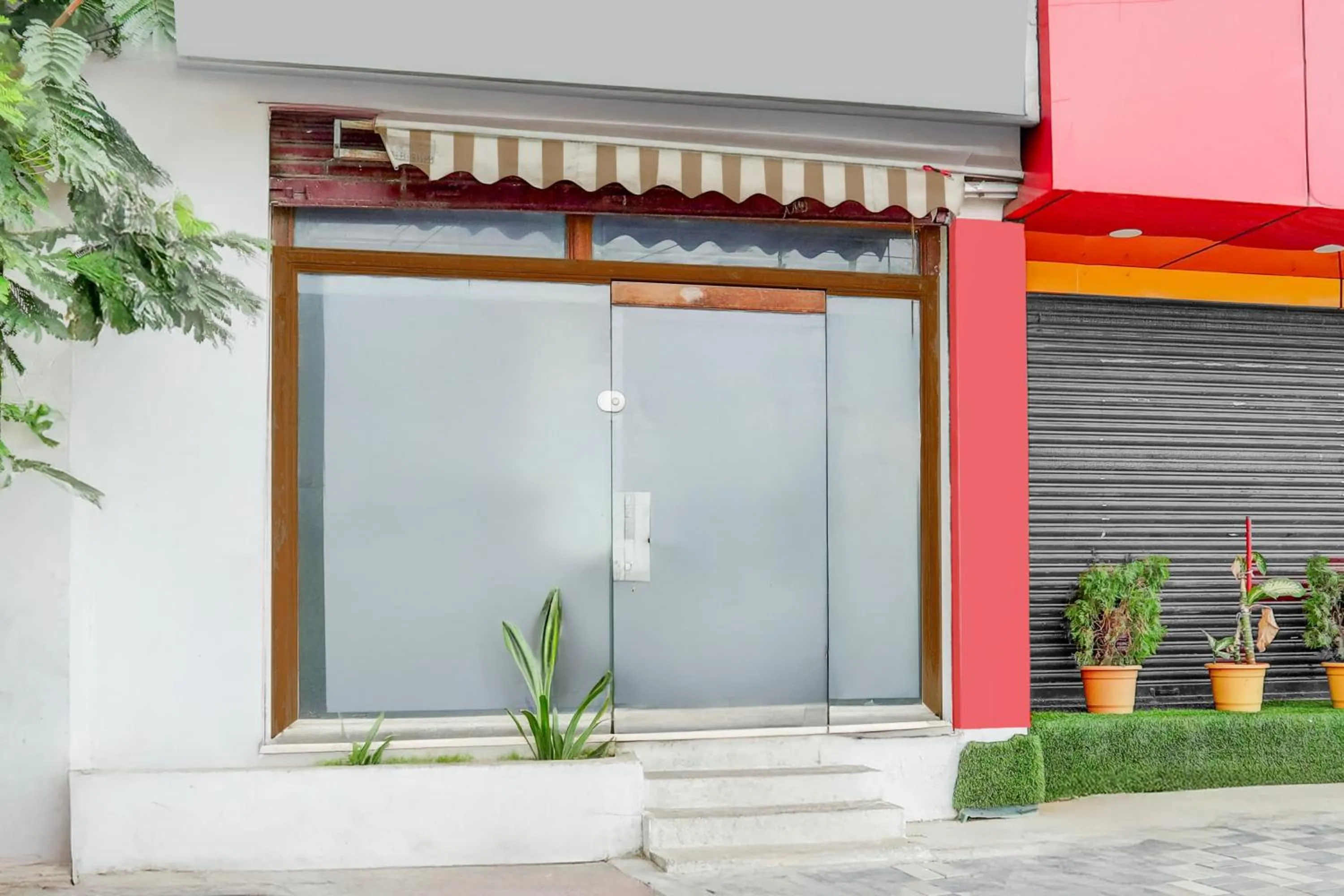 Facade/entrance in Super Hotel O Karakambadi Near Alipiri formerly BVN Grand