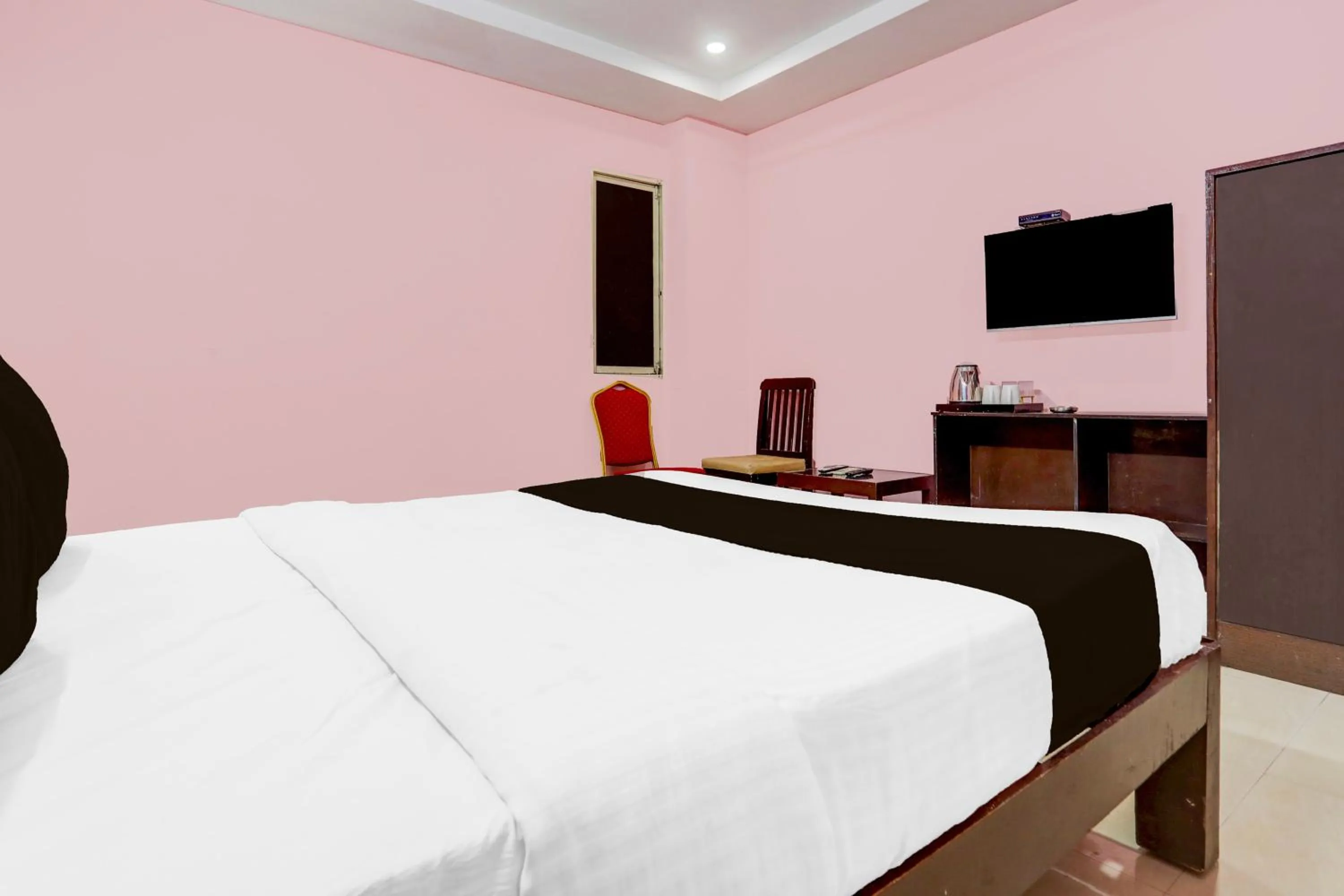 Bedroom, Bed in Super Hotel O Karakambadi Near Alipiri formerly BVN Grand