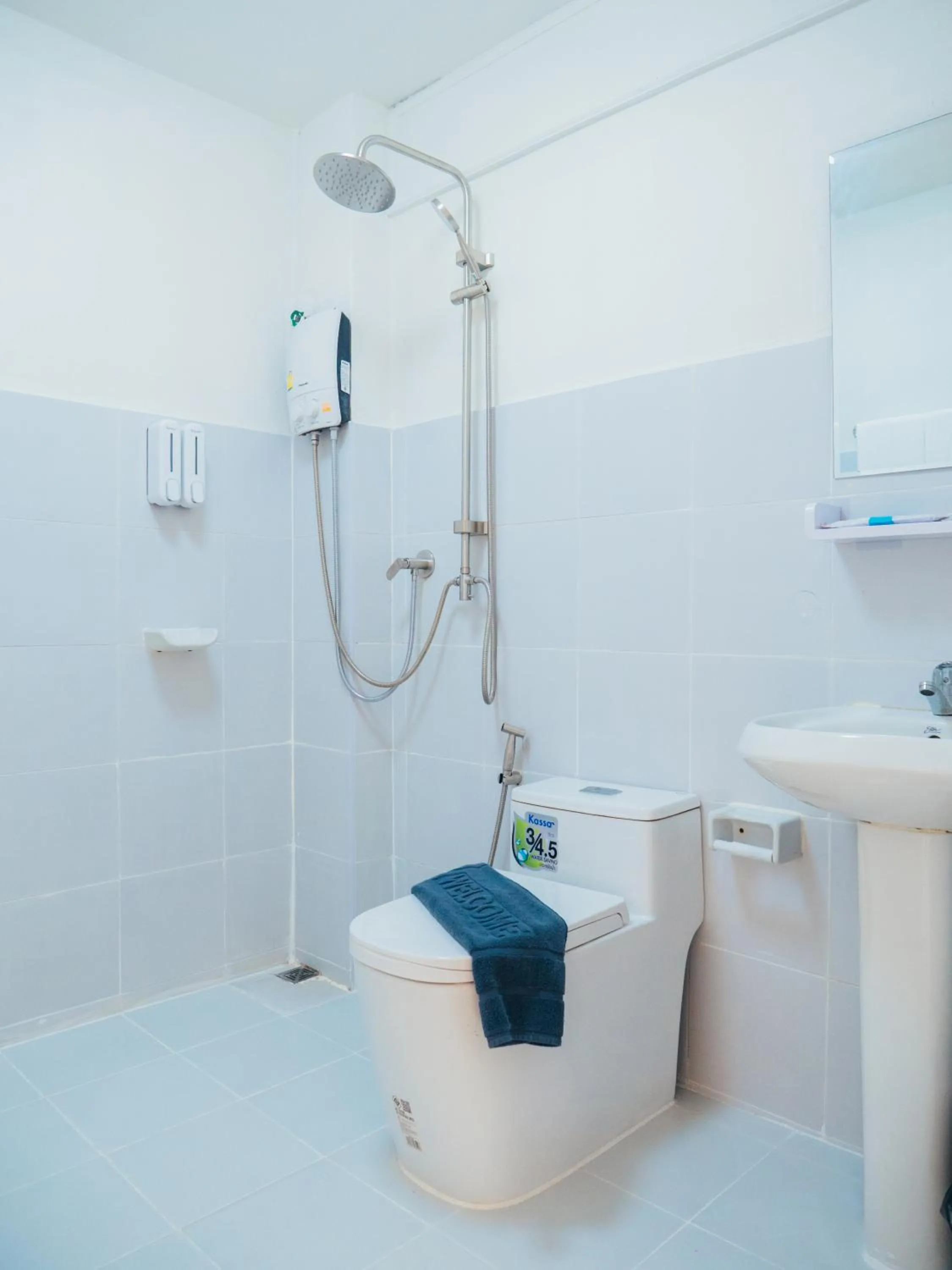 Shower in Touch Sea Boutique Hotel&Bistro