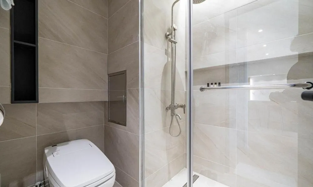 Shower in Hillsnorkelbeach hotel