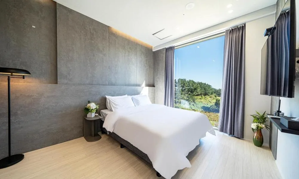 Bed in Hillsnorkelbeach hotel