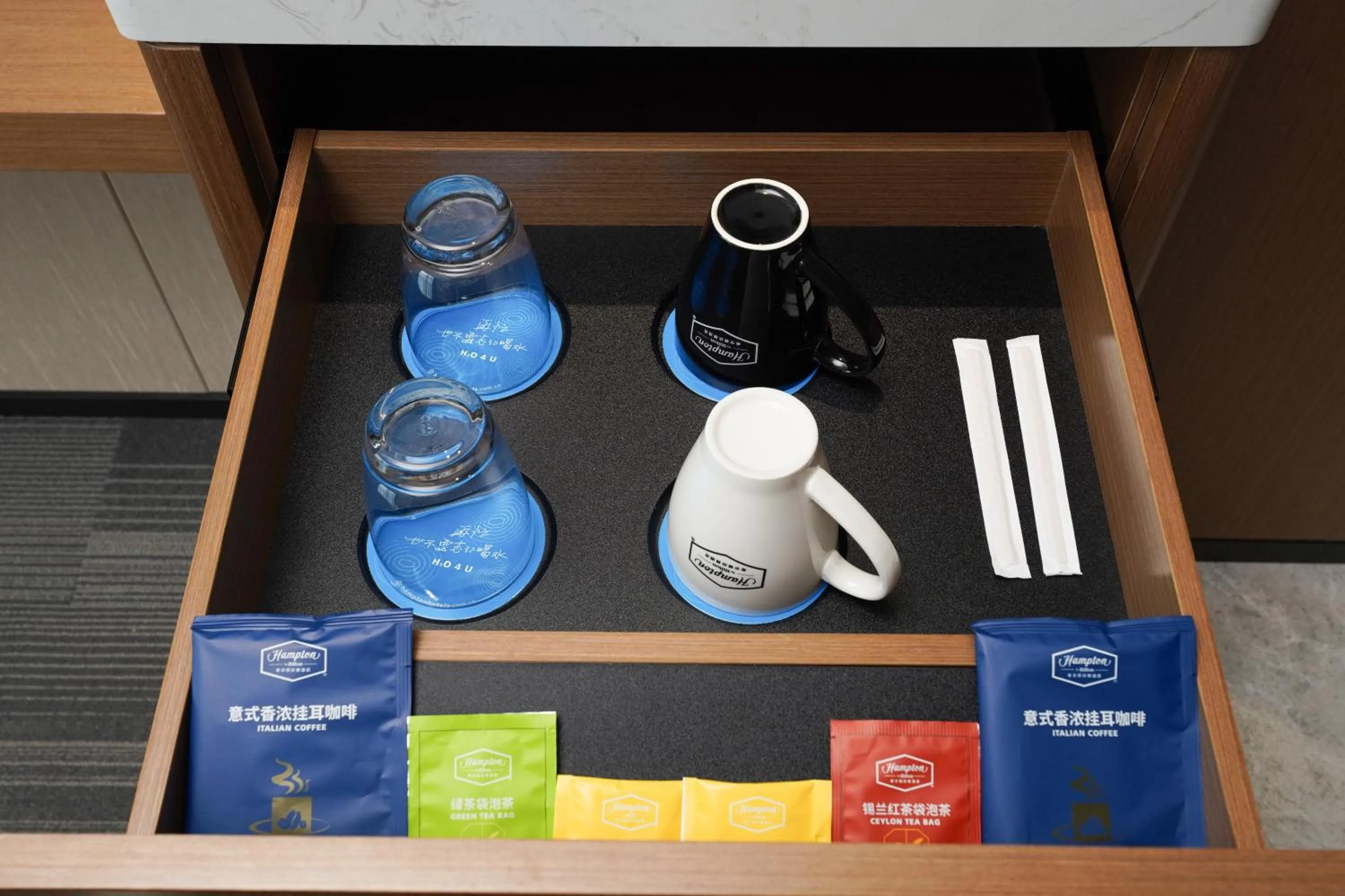 Coffee/tea facilities in Hampton by Hilton Foshan Dali