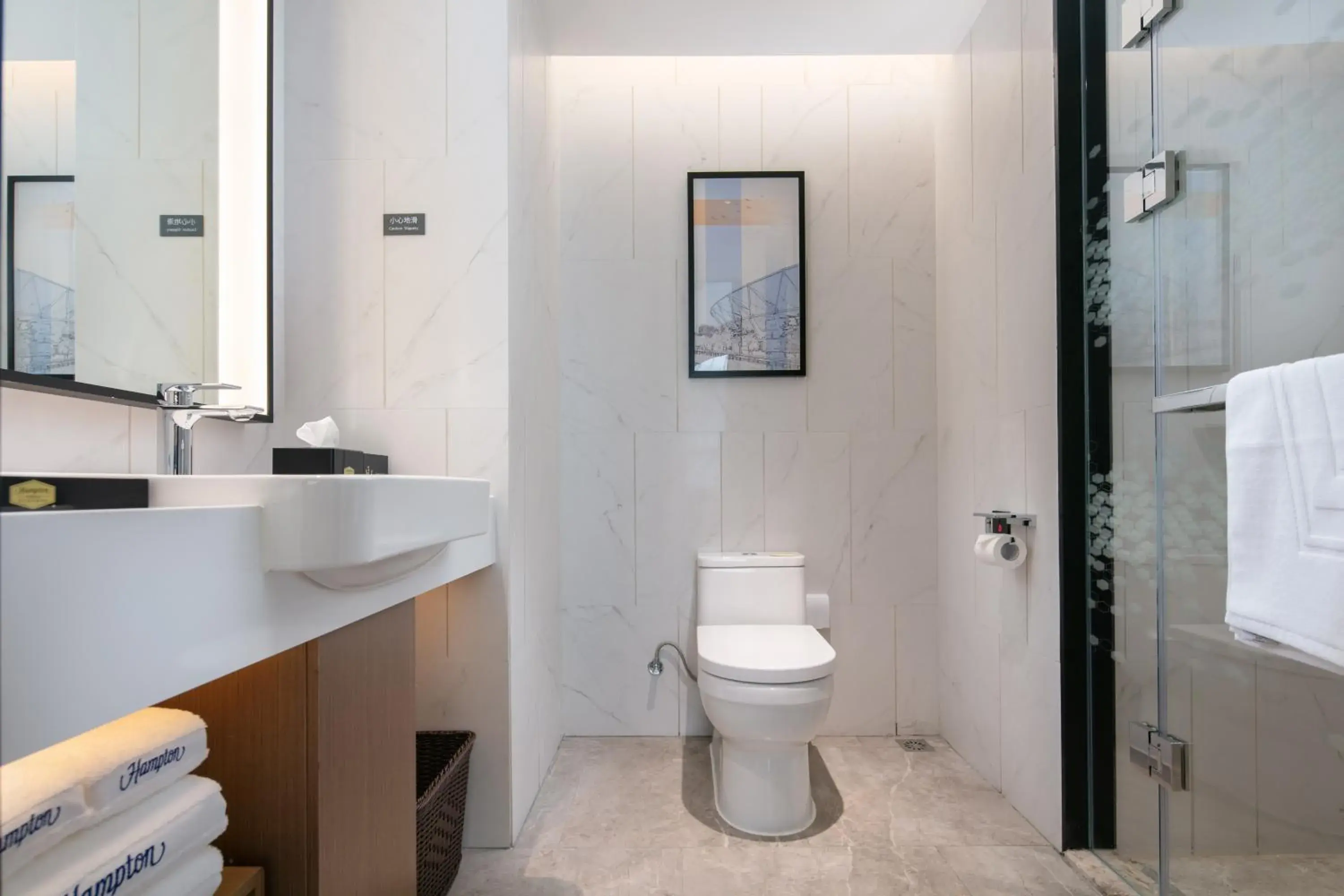 Superior King Room in Hampton by Hilton Foshan Dali Superior King Room in Hampton by Hilton Foshan Dali