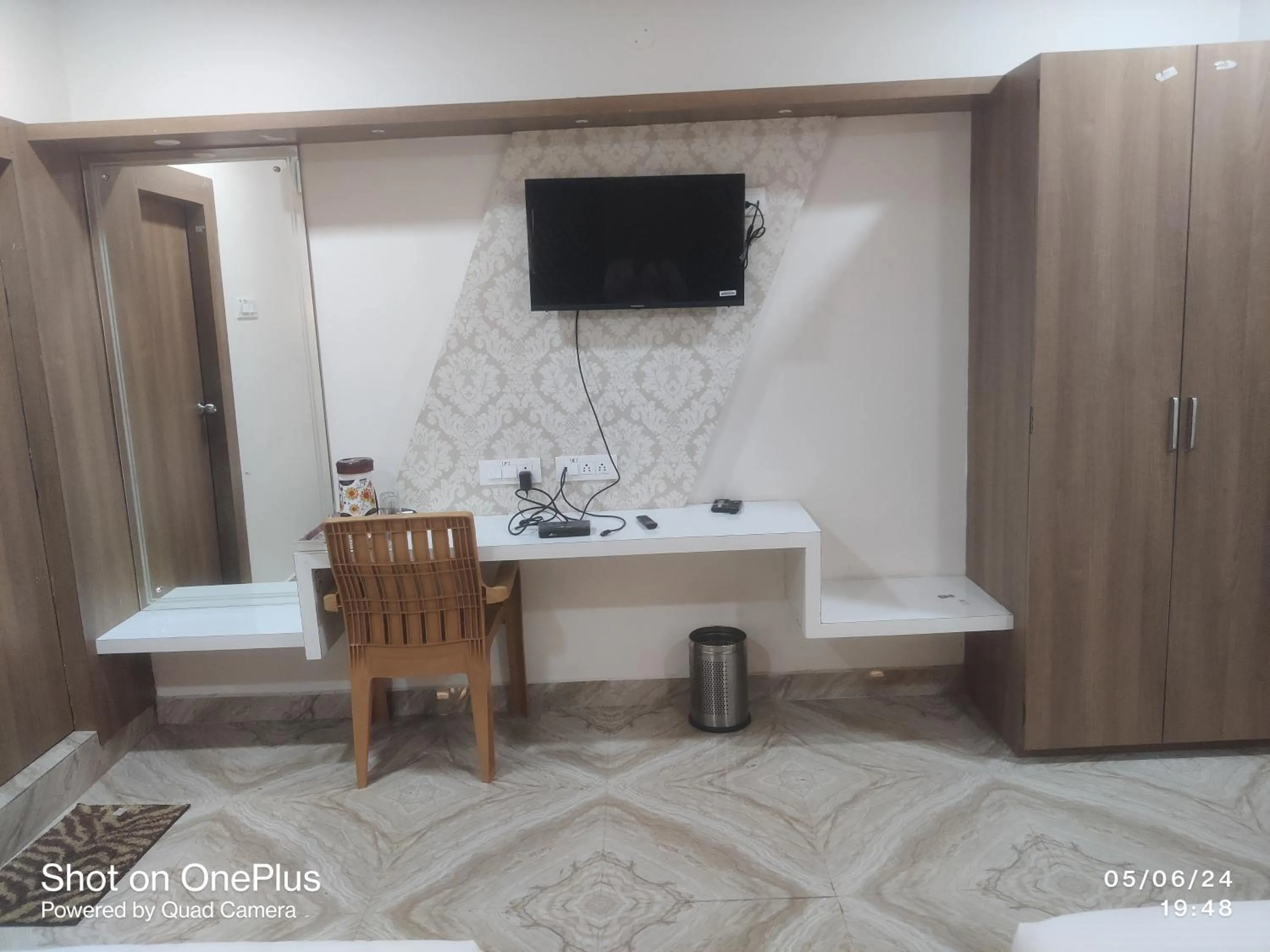 TV and multimedia in Hotel Praj Paradise