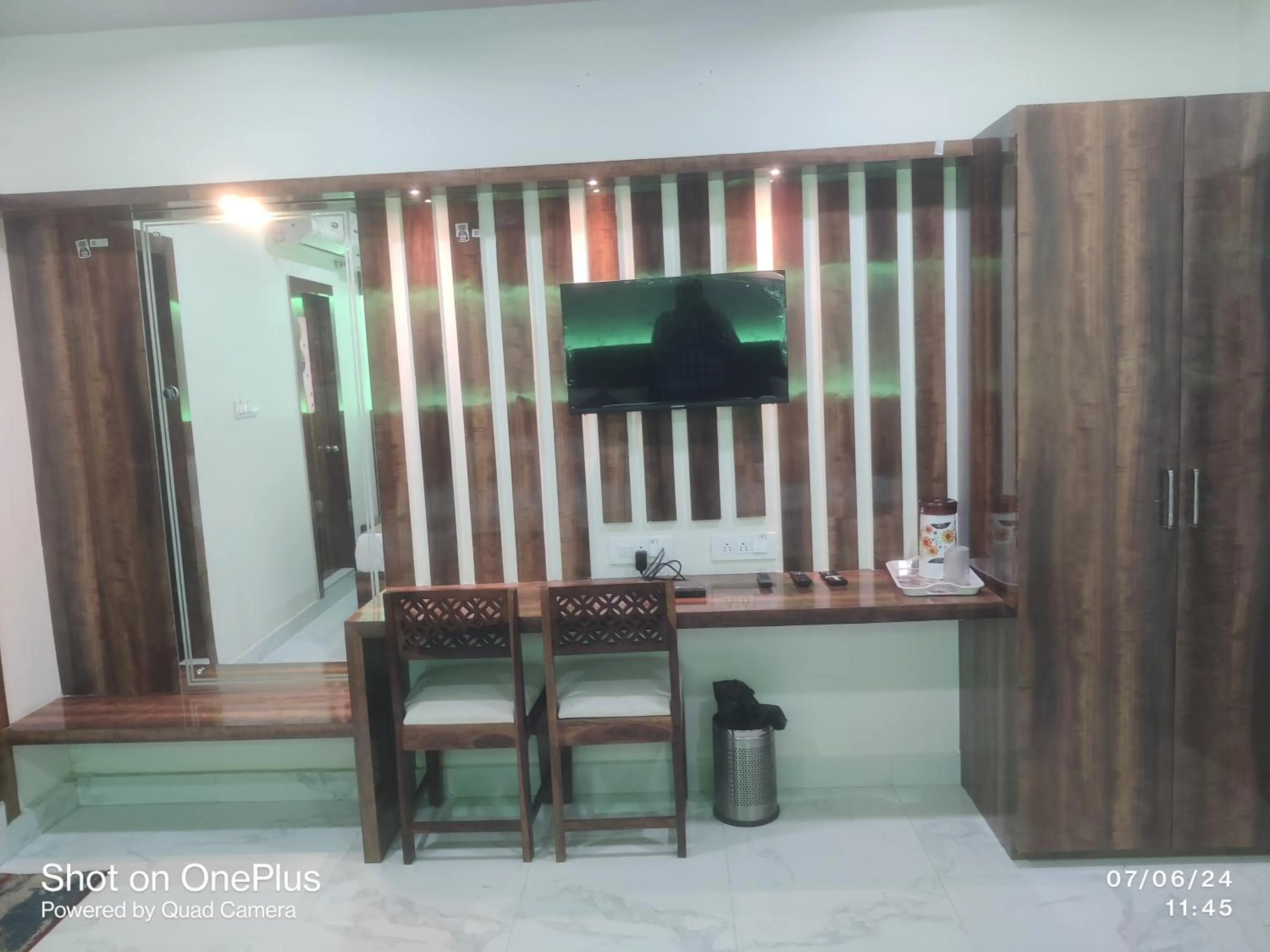 TV and multimedia in Hotel Praj Paradise