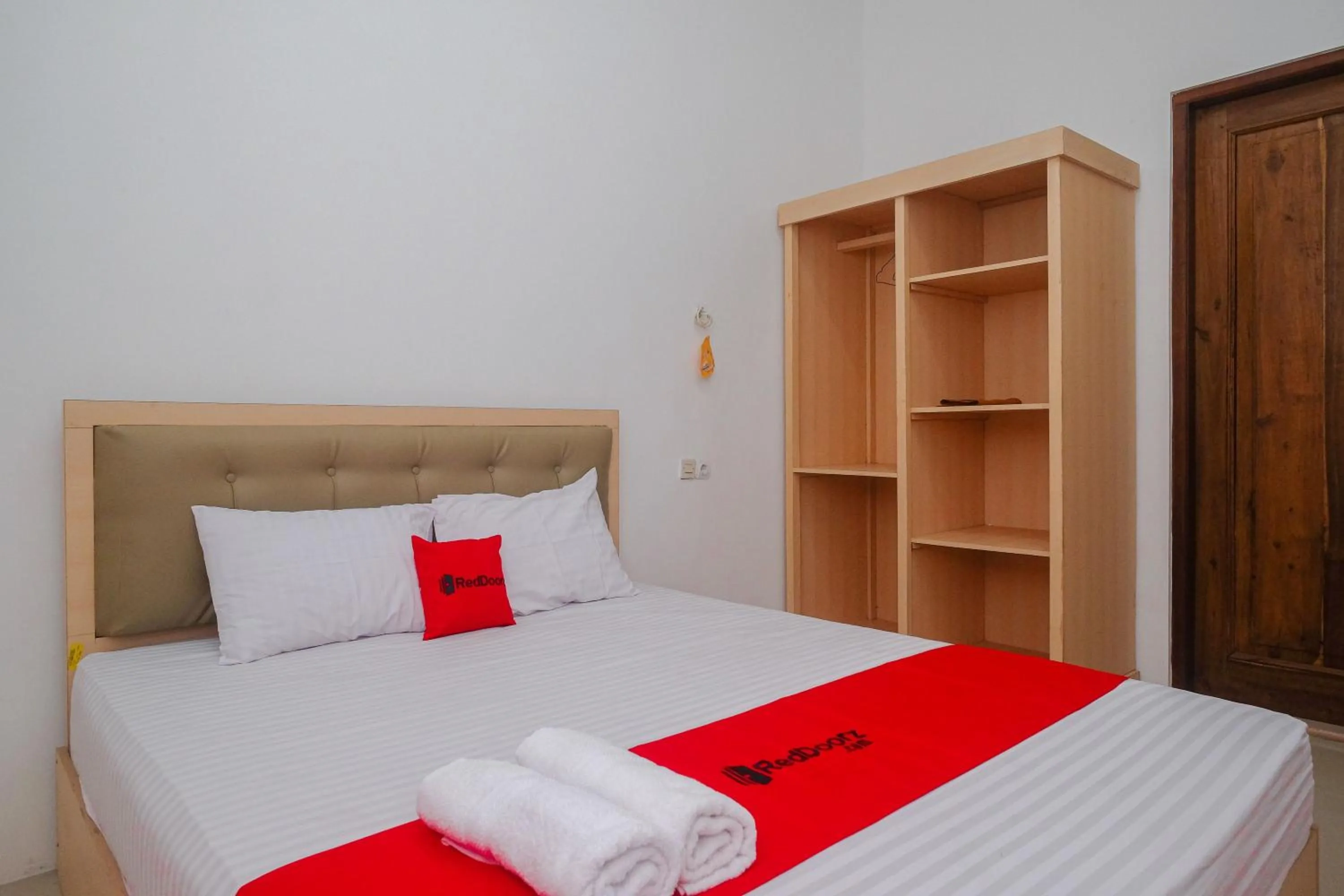 Bed in RedDoorz Syariah near Alun Alun Temanggung