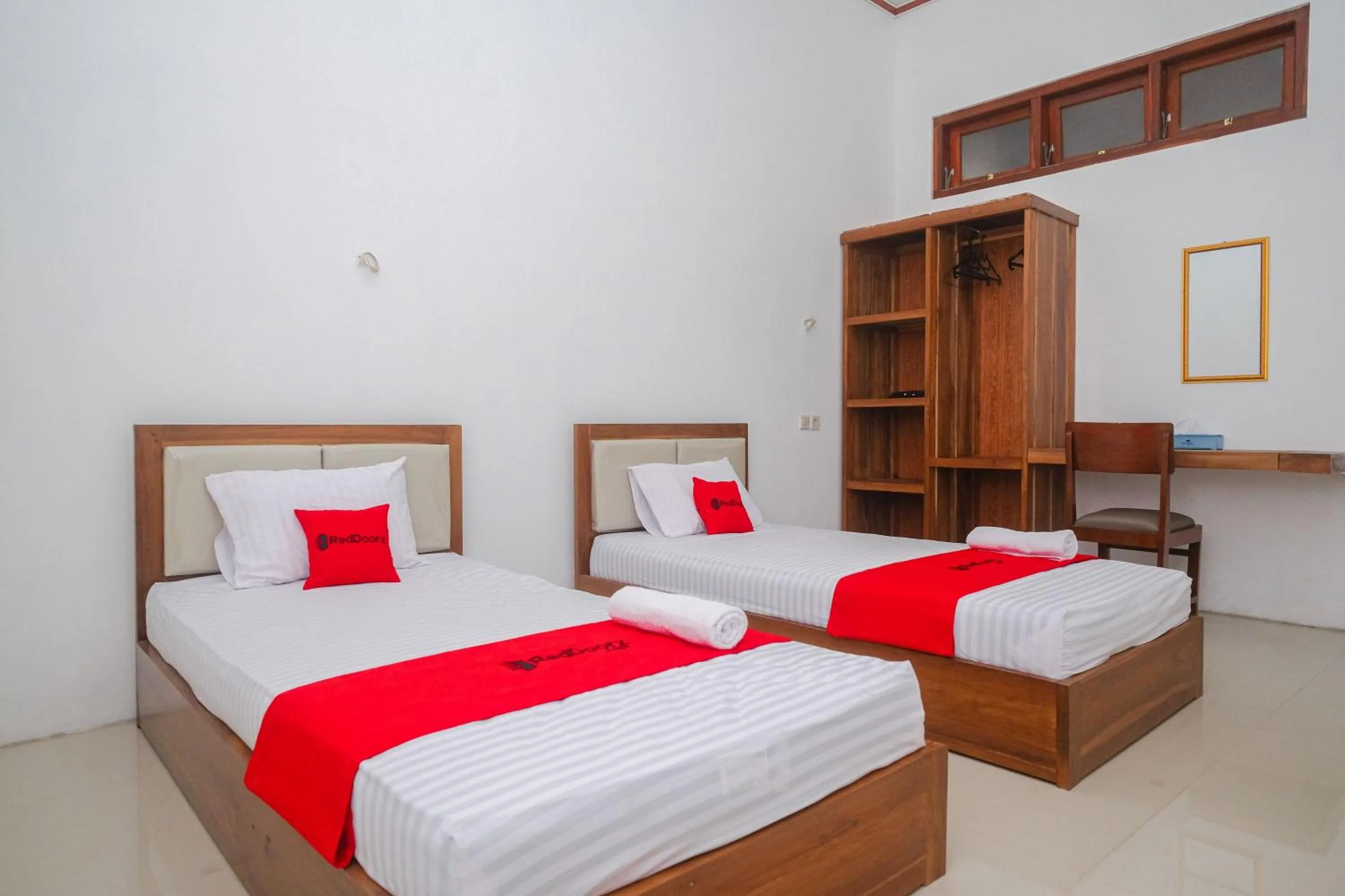 Bed in RedDoorz Syariah near Alun Alun Temanggung