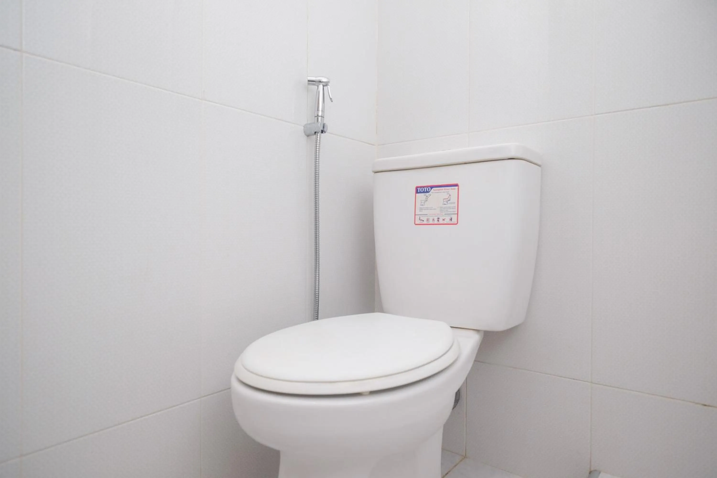 Bathroom in RedDoorz Syariah near Alun Alun Temanggung