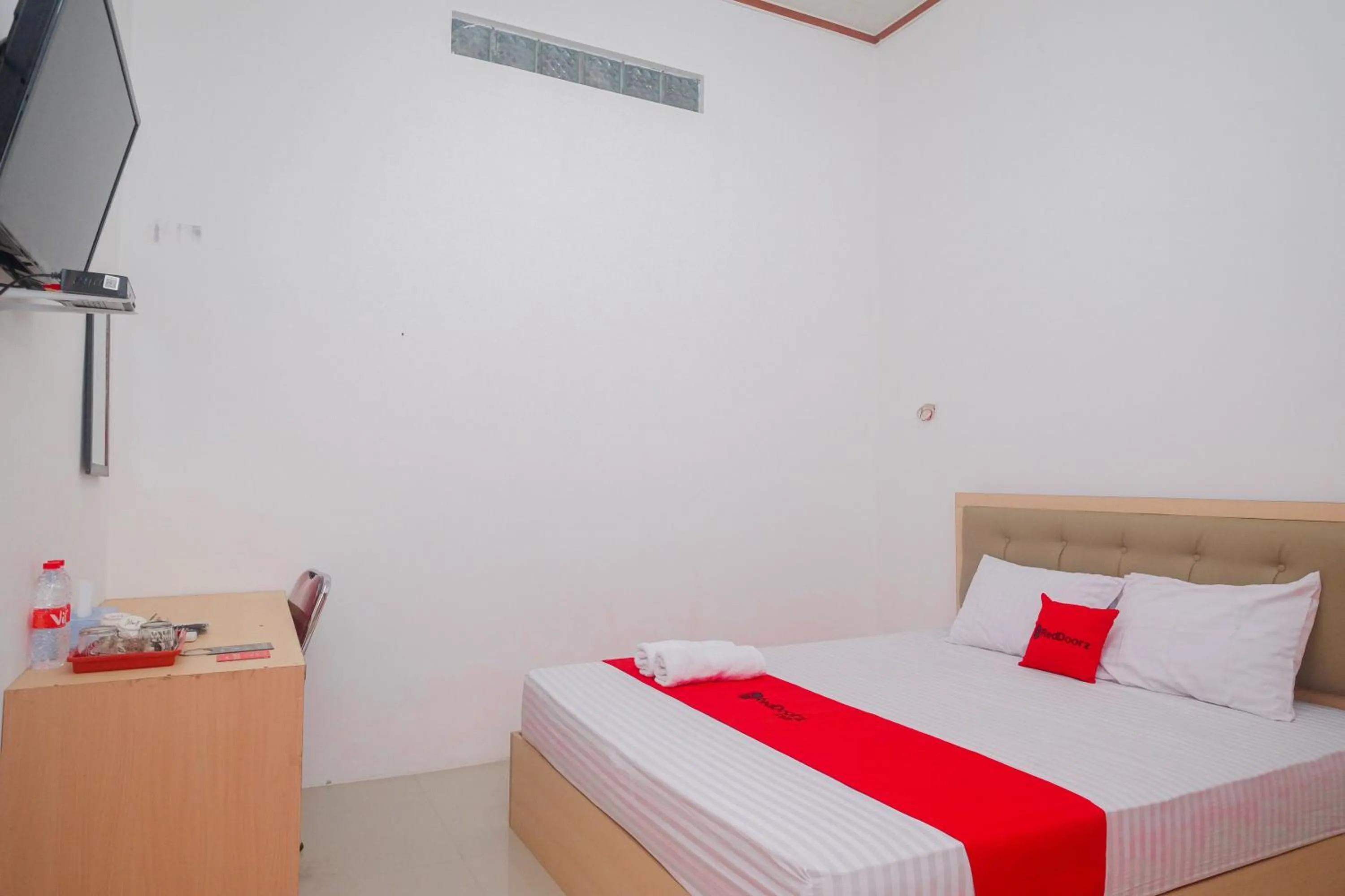 Bed in RedDoorz Syariah near Alun Alun Temanggung