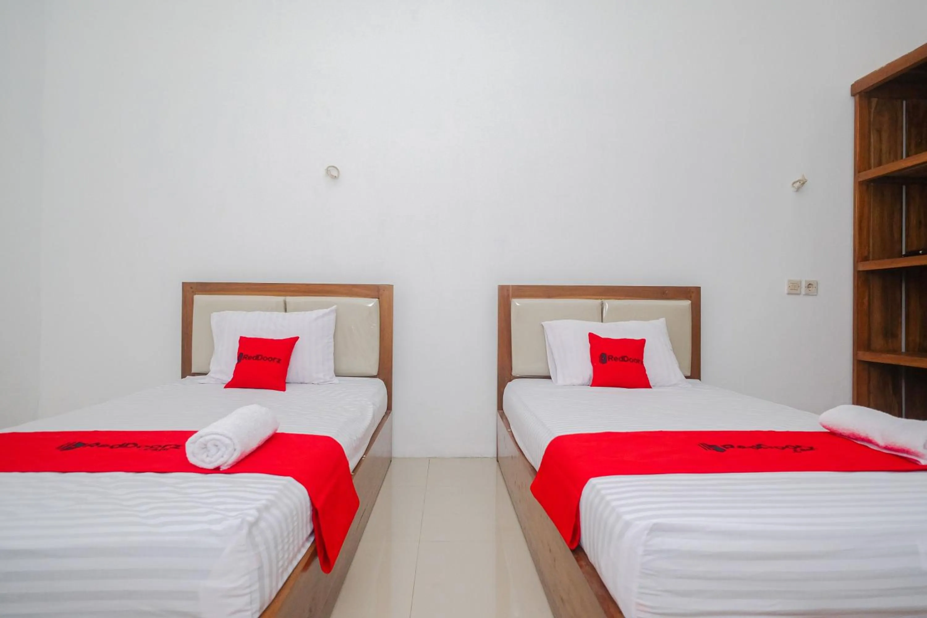 Bed in RedDoorz Syariah near Alun Alun Temanggung