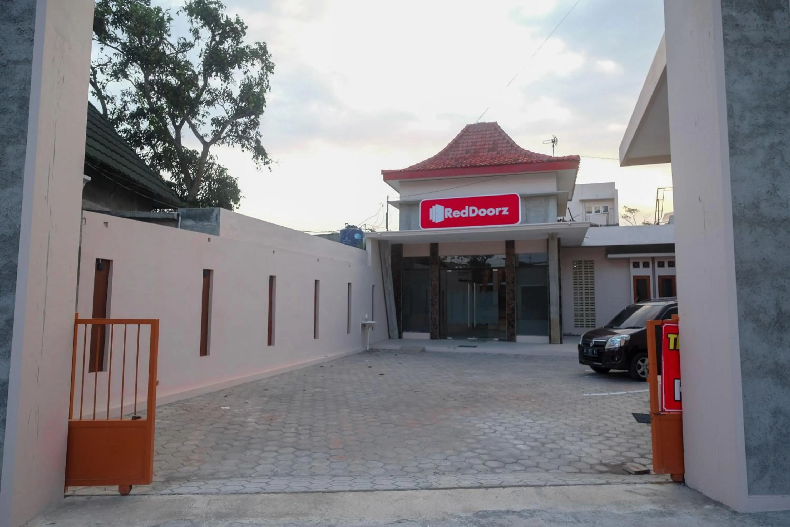 Property building in RedDoorz Syariah near Alun Alun Temanggung