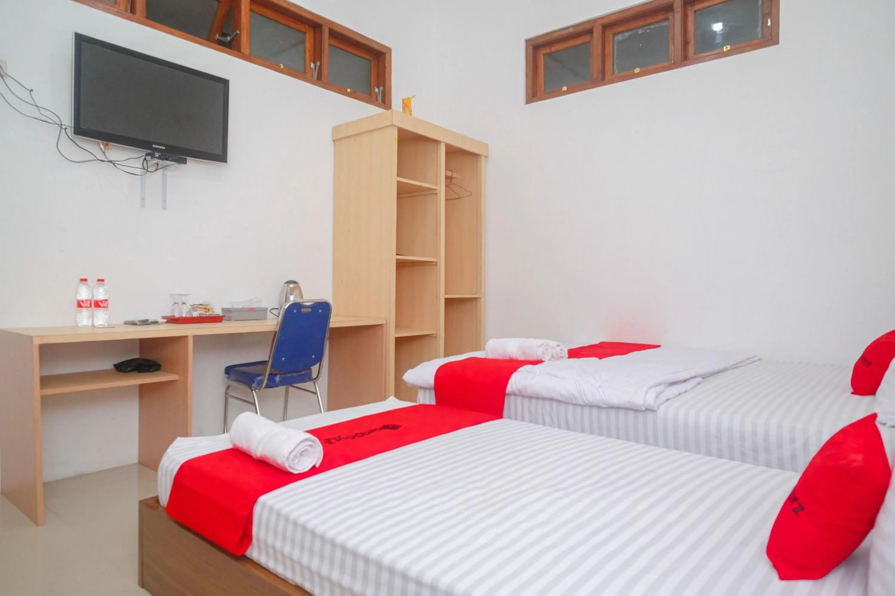 Bed in RedDoorz Syariah near Alun Alun Temanggung
