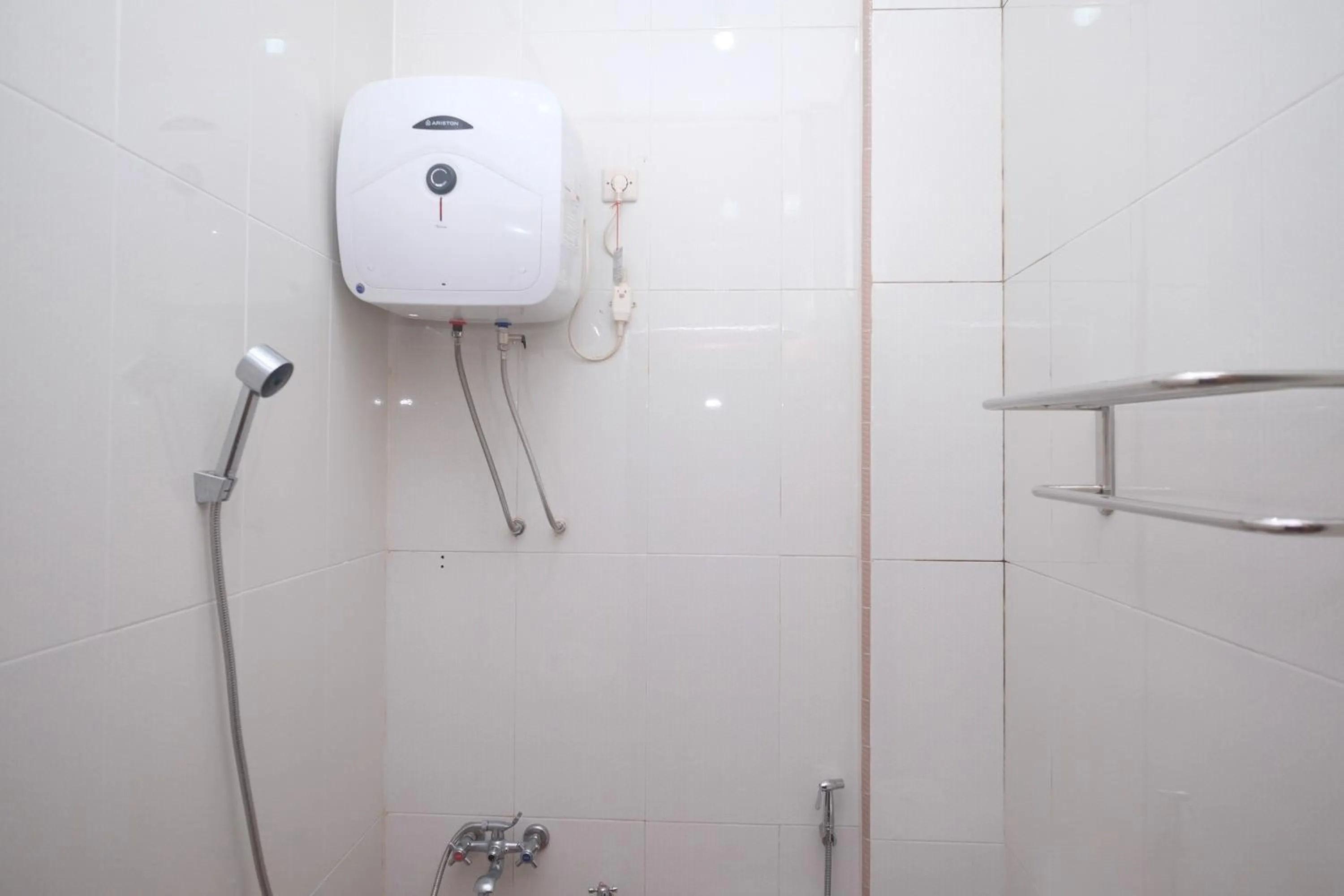 Bathroom in RedDoorz Syariah near Alun Alun Temanggung