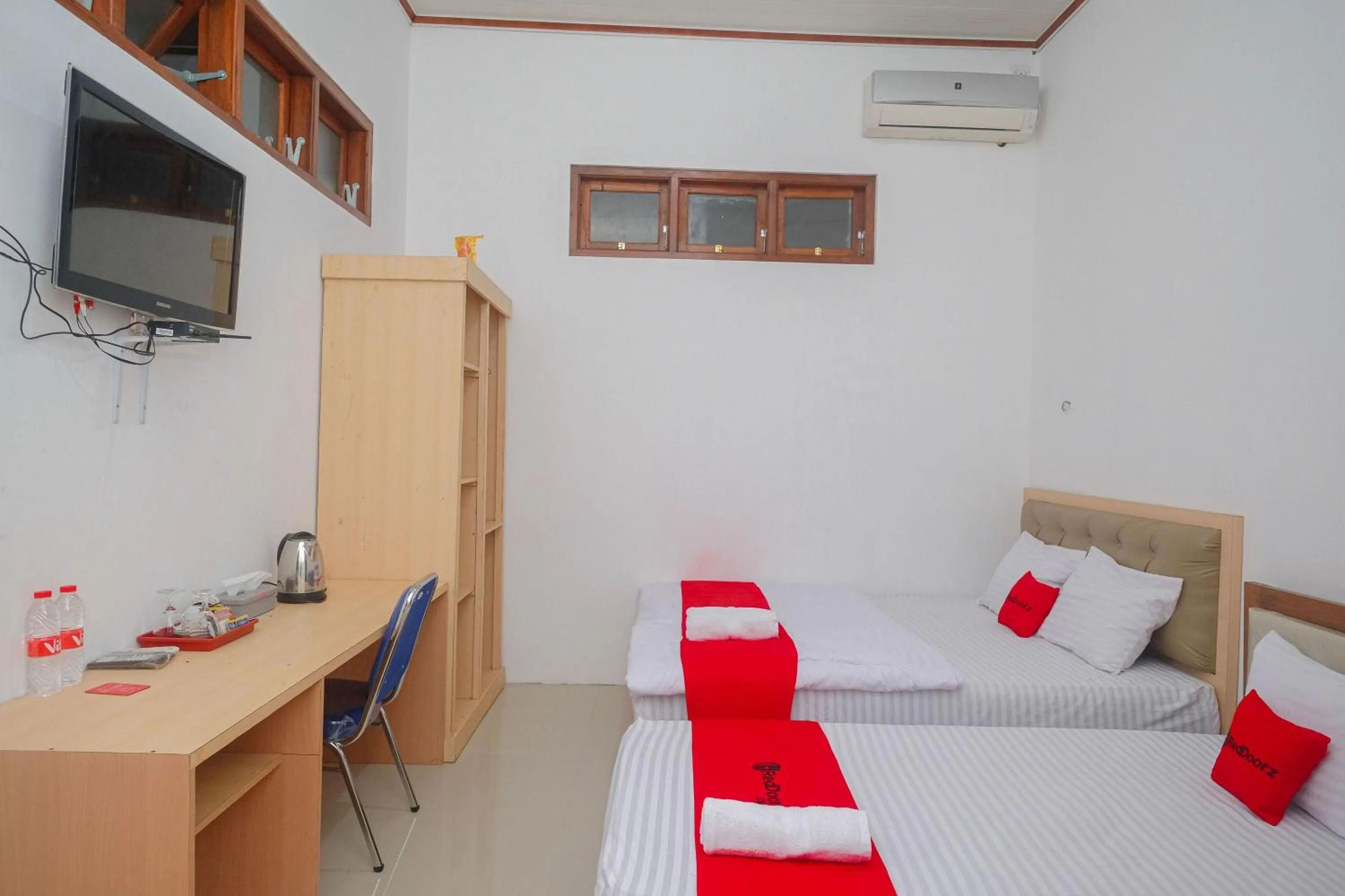 Bed in RedDoorz Syariah near Alun Alun Temanggung