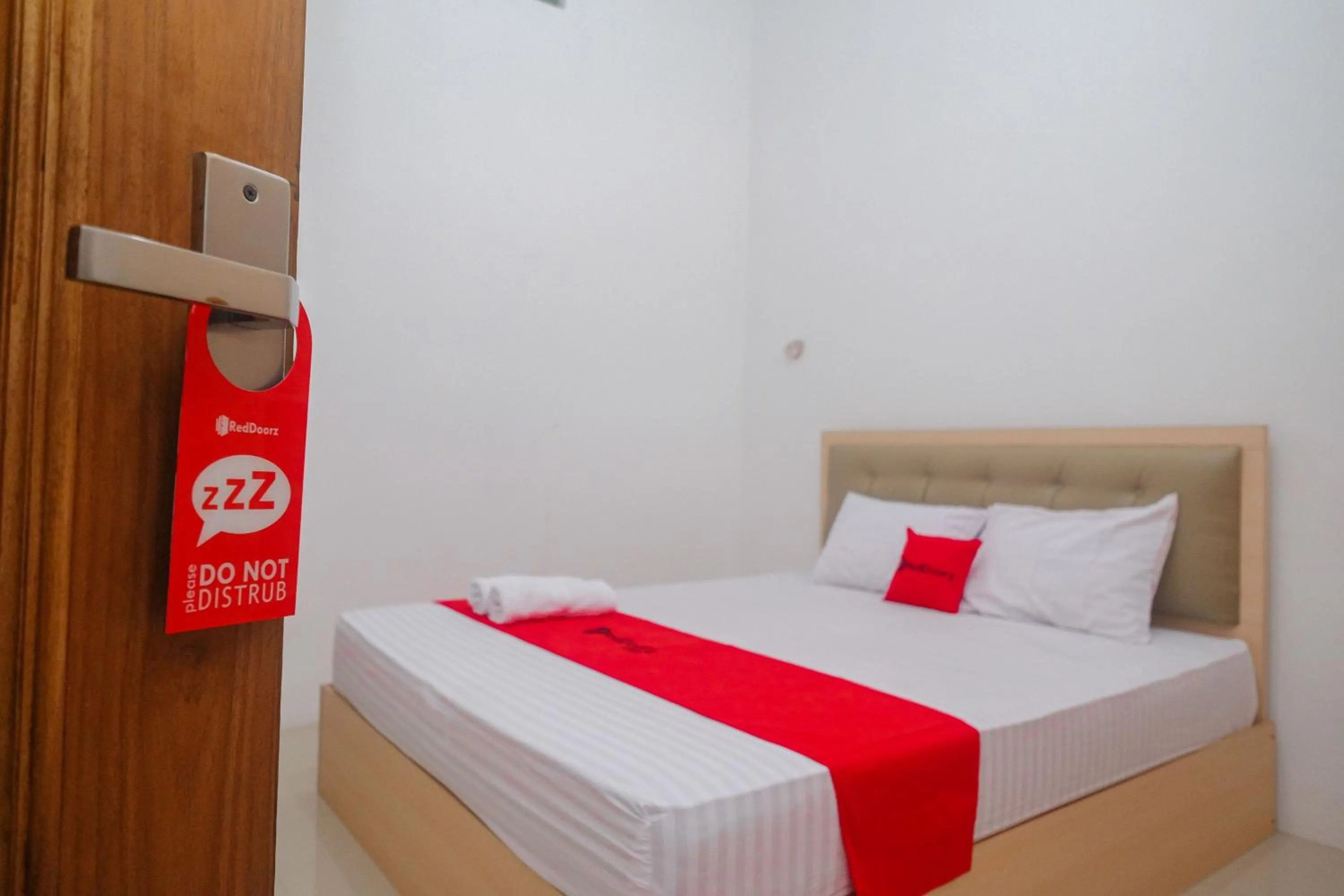 Bed in RedDoorz Syariah near Alun Alun Temanggung